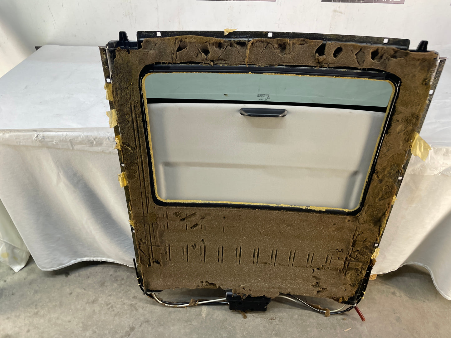 2009 Cadillac CTS-V Sedan Sunroof Sun Moon Moonroof Roof OEM - Day's Parts Yard