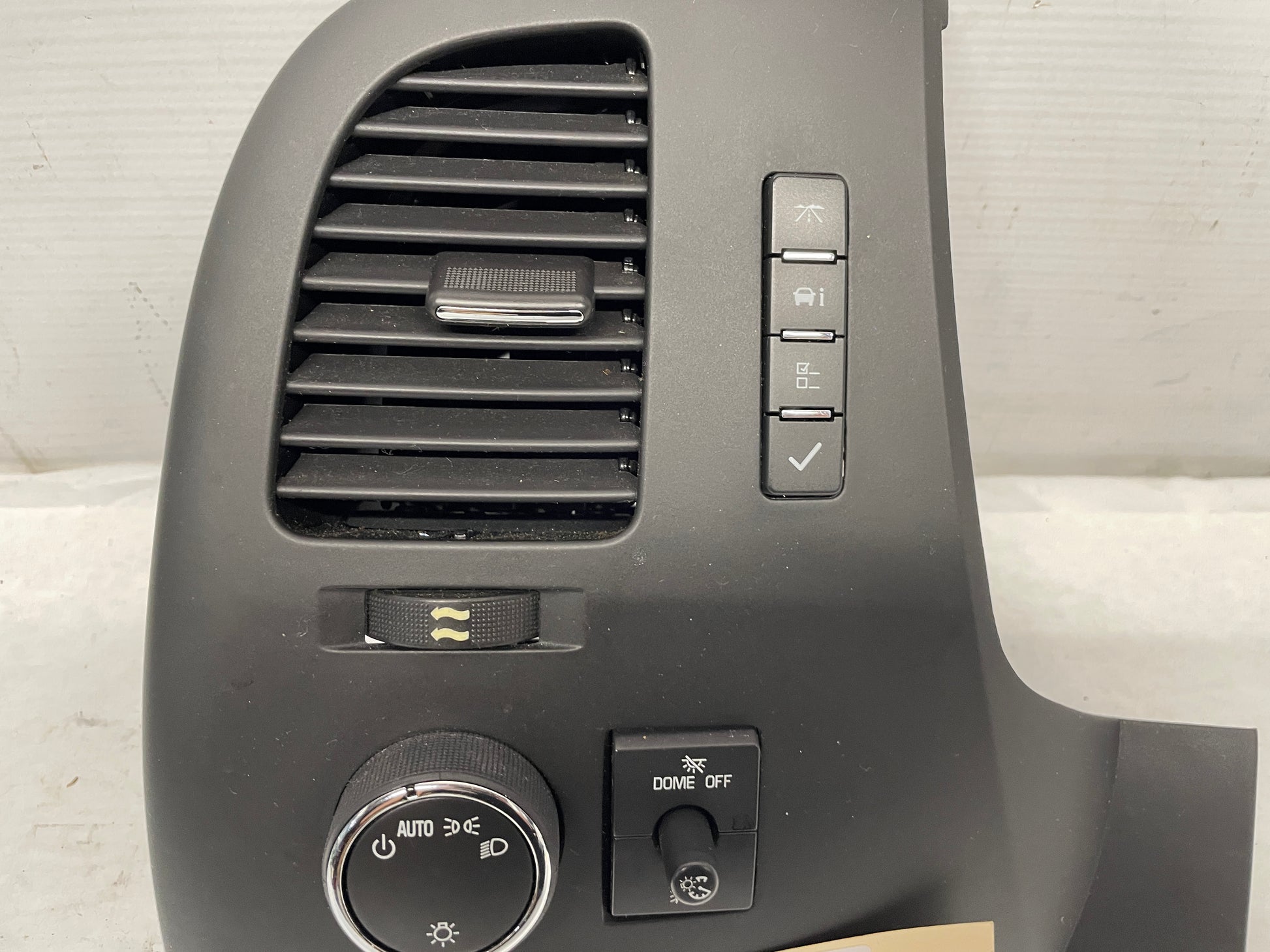 2013 GMC Sierra C1500 SLE Dash Vent Bezel Trim Panel Headlight OEM - Day's Parts Yard