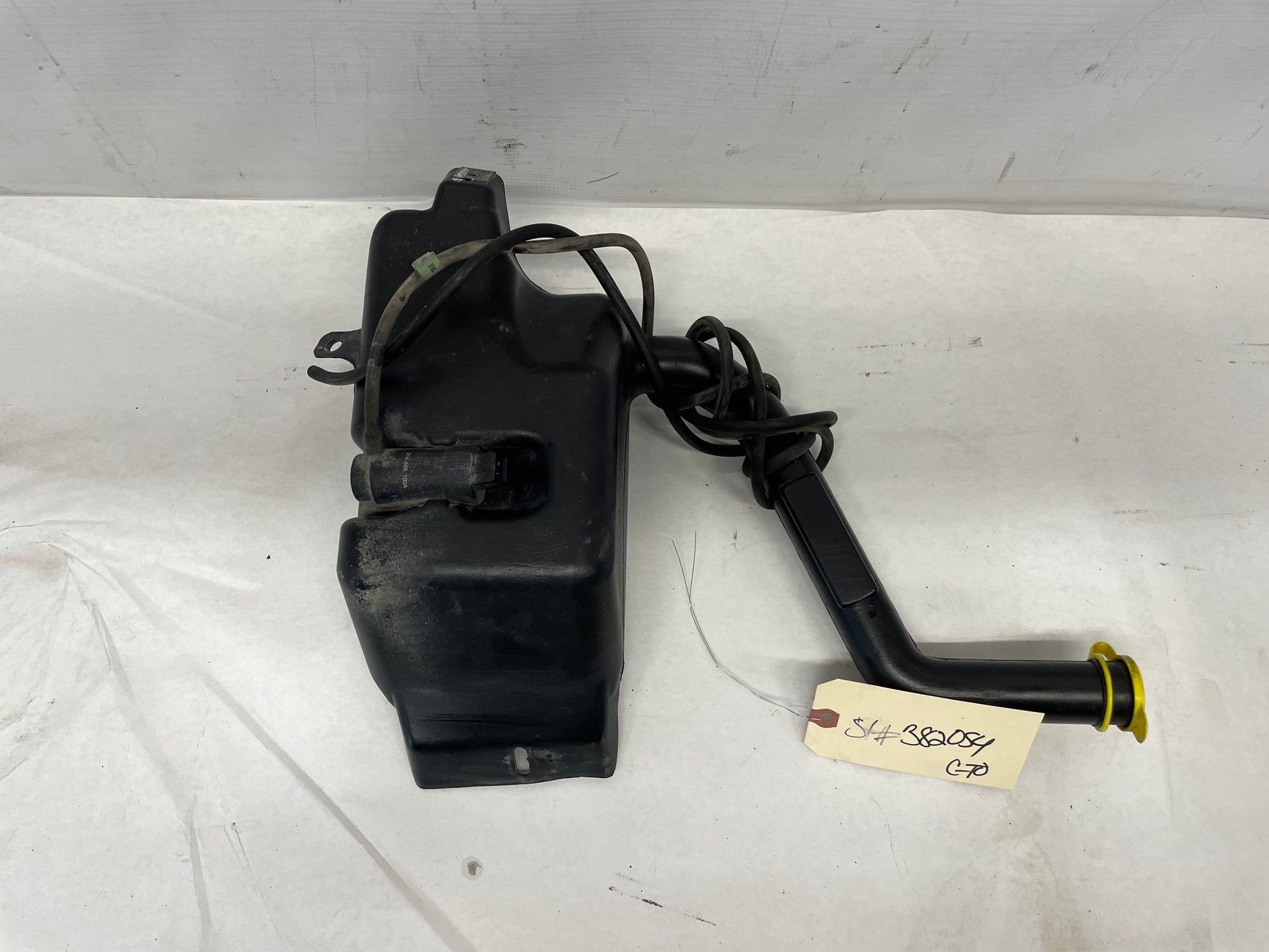 2005 Pontiac GTO Windshield Washer Pump Reservoir Tank Bottle OEM - Day's Parts Yard