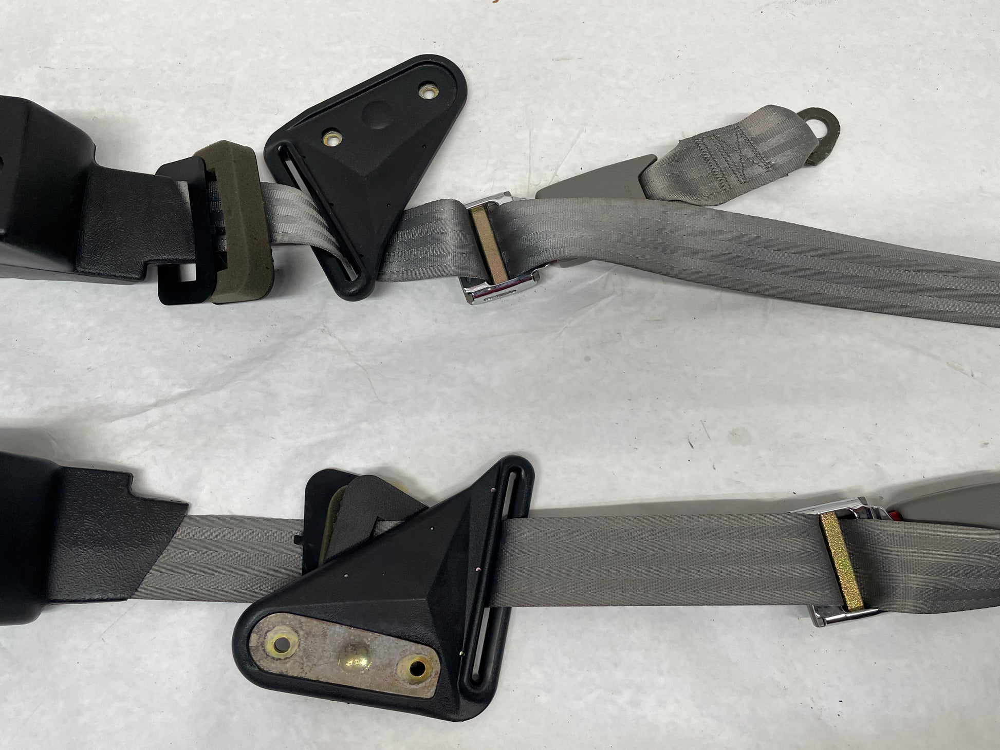 2002 Chevy Camaro Z28 Rear Seatbelt Seat Belts Retractors w/ Buckles OEM Gray Grey - Day's Parts Yard