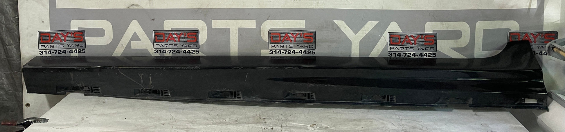 2009 Pontiac G8 LH Driver Rocker Molding Panel OEM - Day's Parts Yard