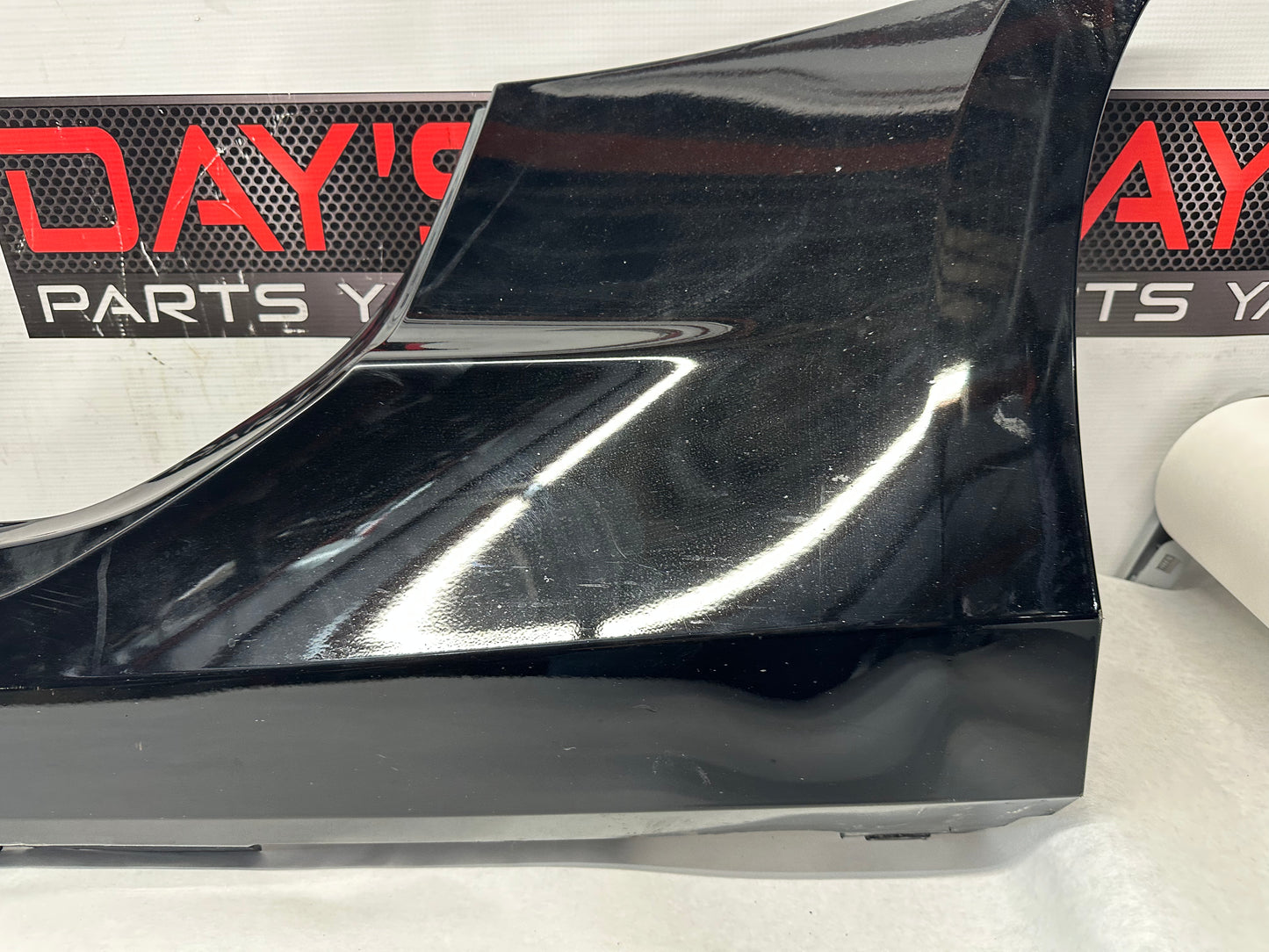 2017 Chevy Camaro SS LH Driver Rocker Molding OEM - Day's Parts Yard