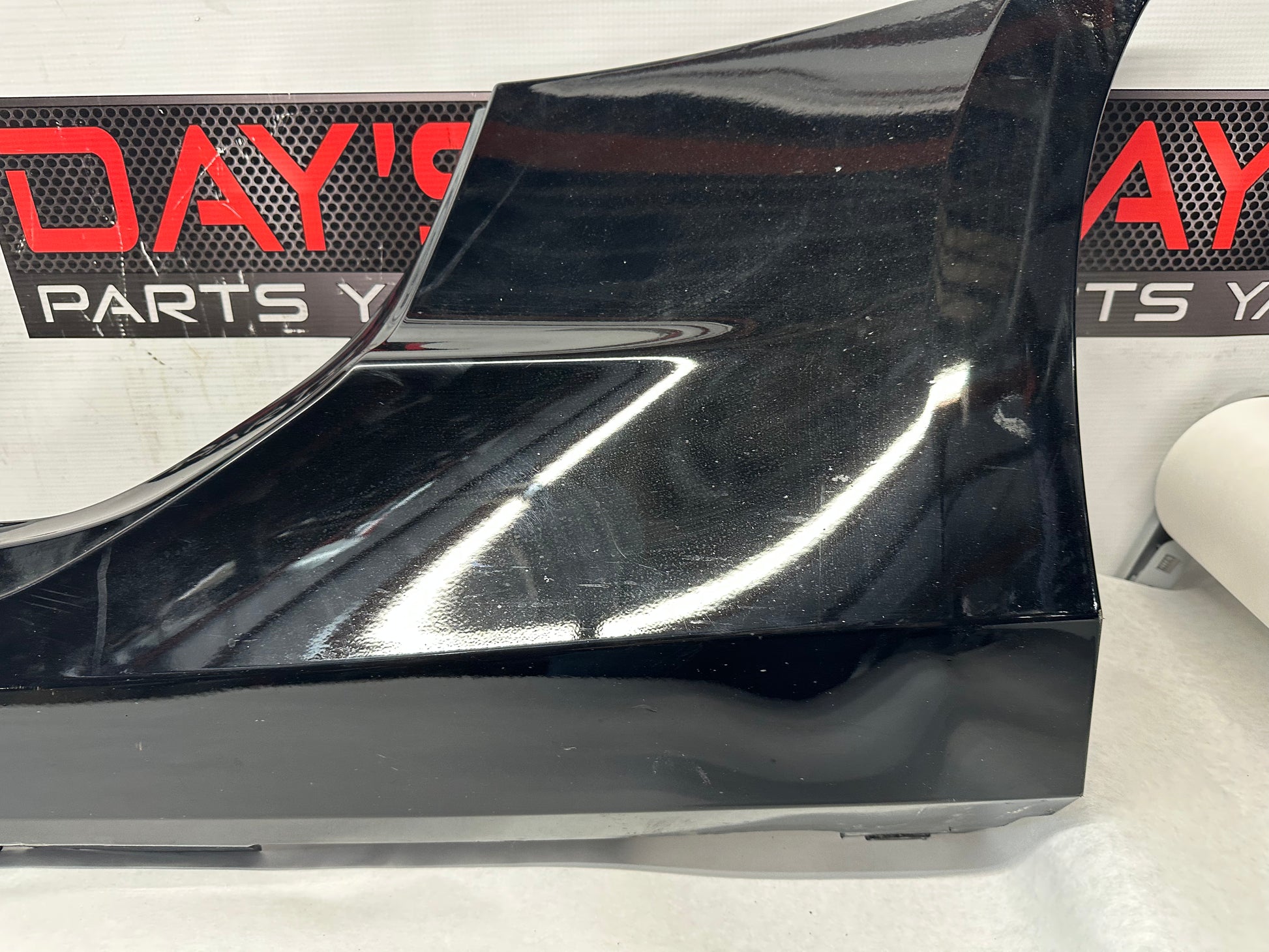 2017 Chevy Camaro SS LH Driver Rocker Molding OEM - Day's Parts Yard