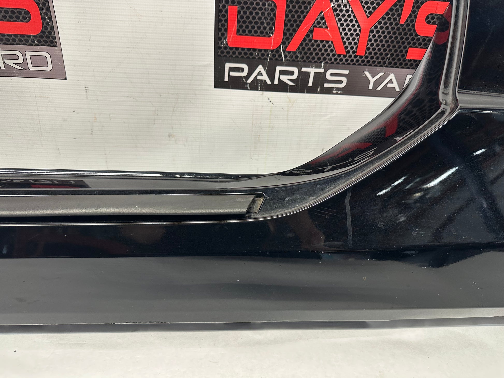 2017 Chevy Camaro SS LH Driver Rocker Molding OEM - Day's Parts Yard