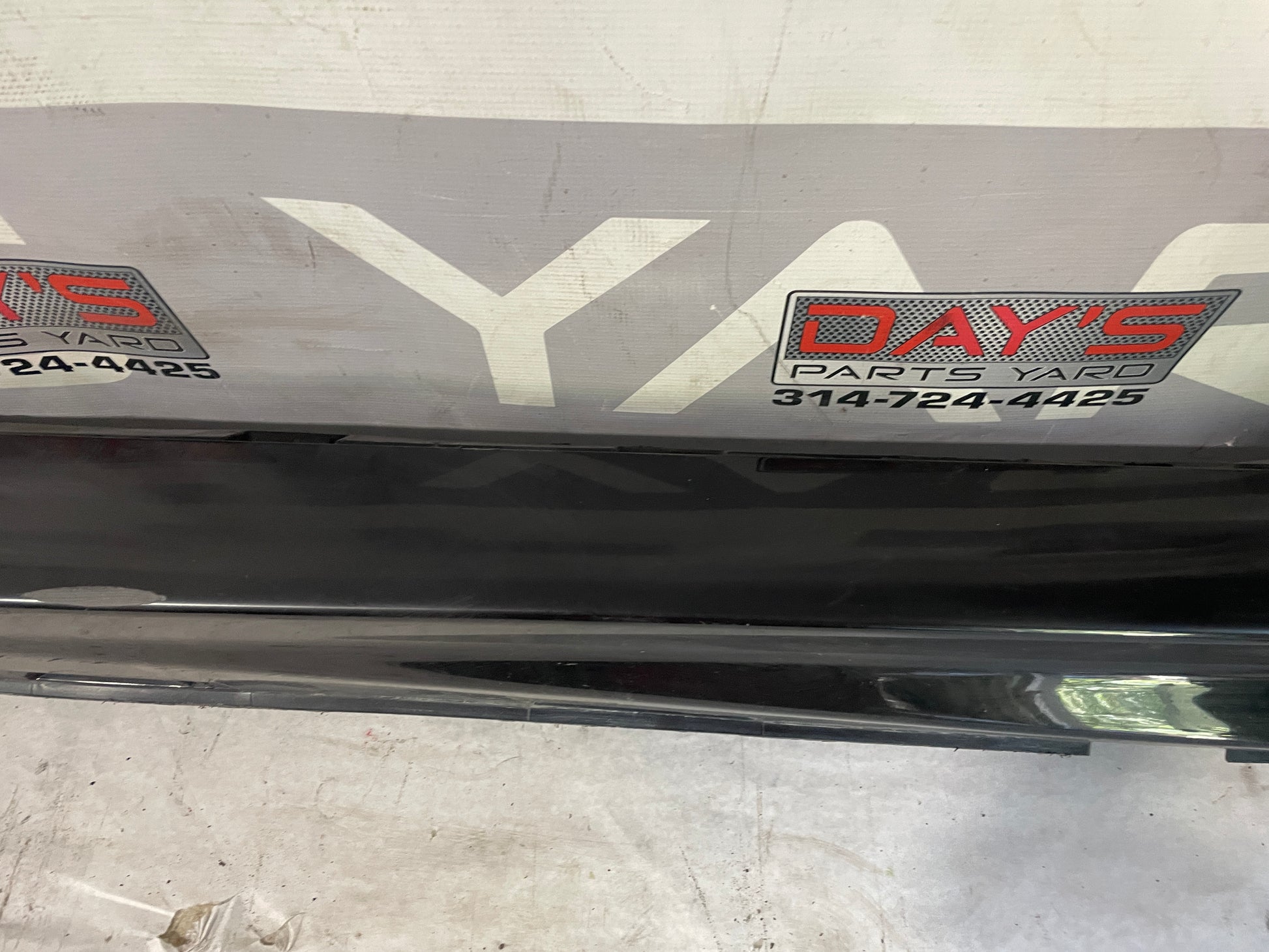 2009 Pontiac G8 LH Driver Rocker Molding Panel OEM - Day's Parts Yard
