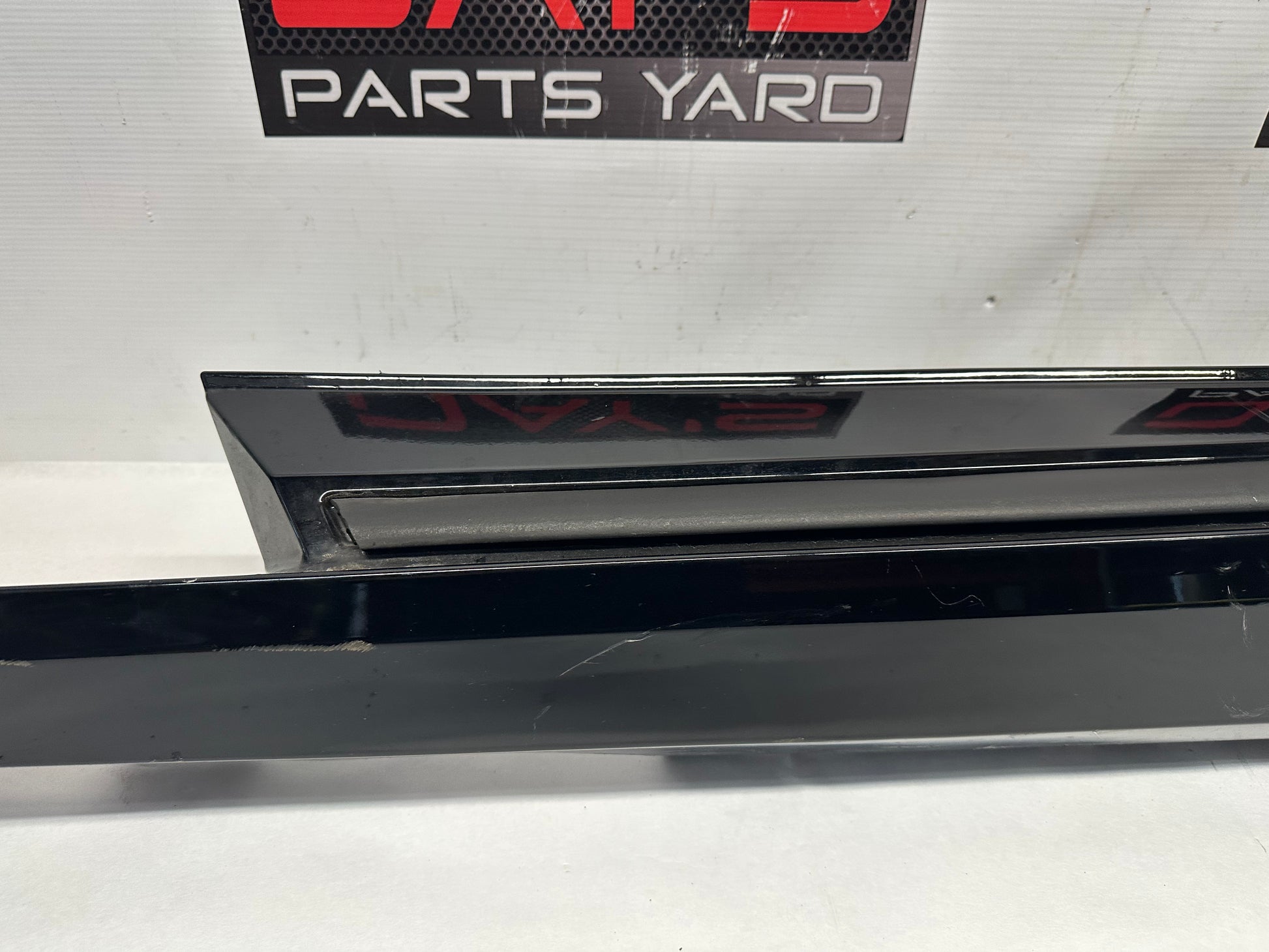 2017 Chevy Camaro SS LH Driver Rocker Molding OEM - Day's Parts Yard