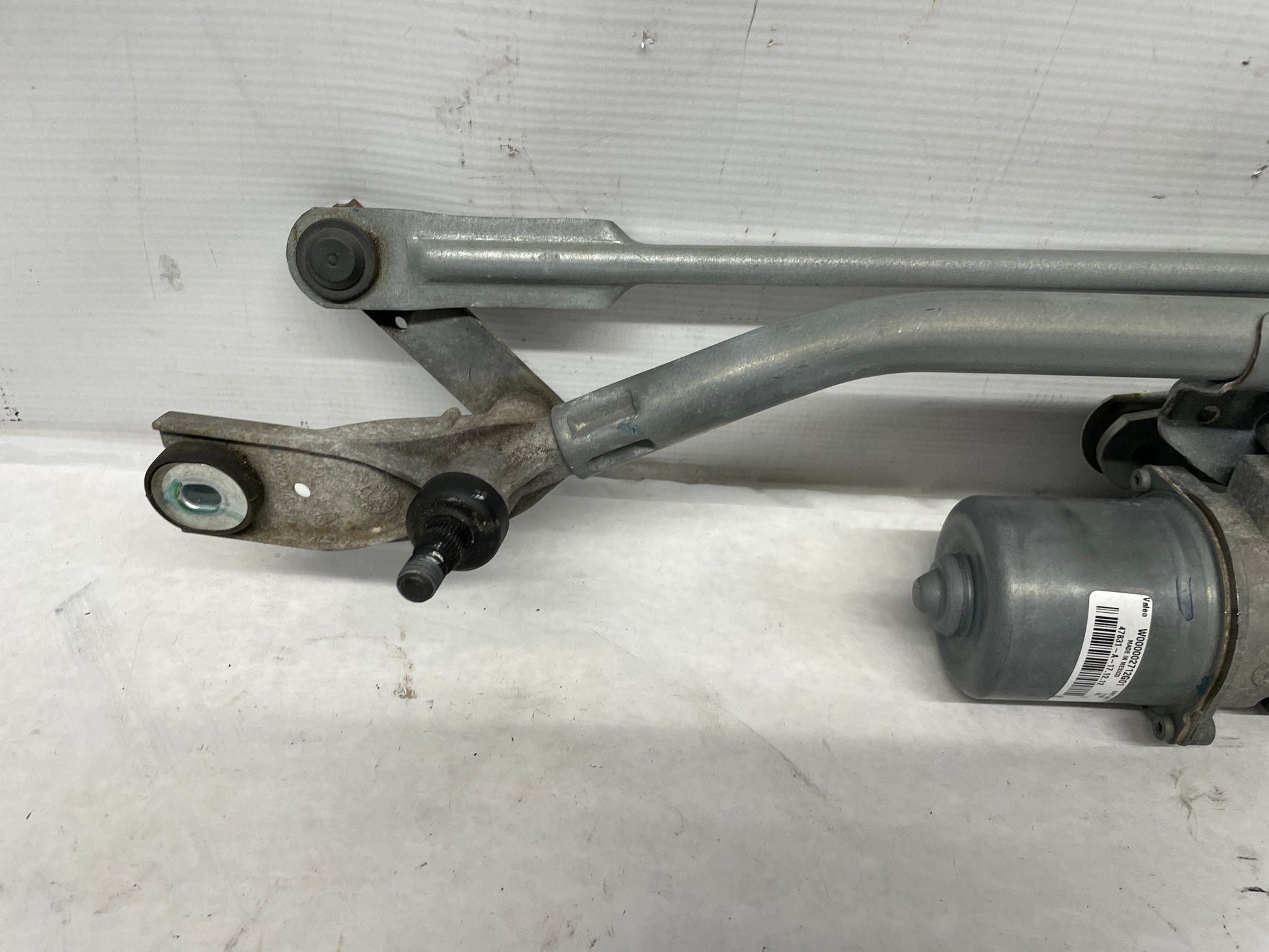 2013 GMC Sierra C1500 SLE Windshield Wiper Motor Transmission Linkage Assembly OEM - Day's Parts Yard