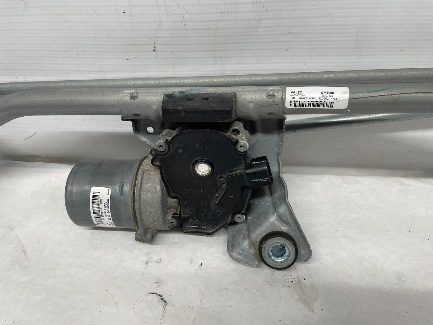 2013 GMC Sierra C1500 SLE Windshield Wiper Motor Transmission Linkage Assembly OEM - Day's Parts Yard
