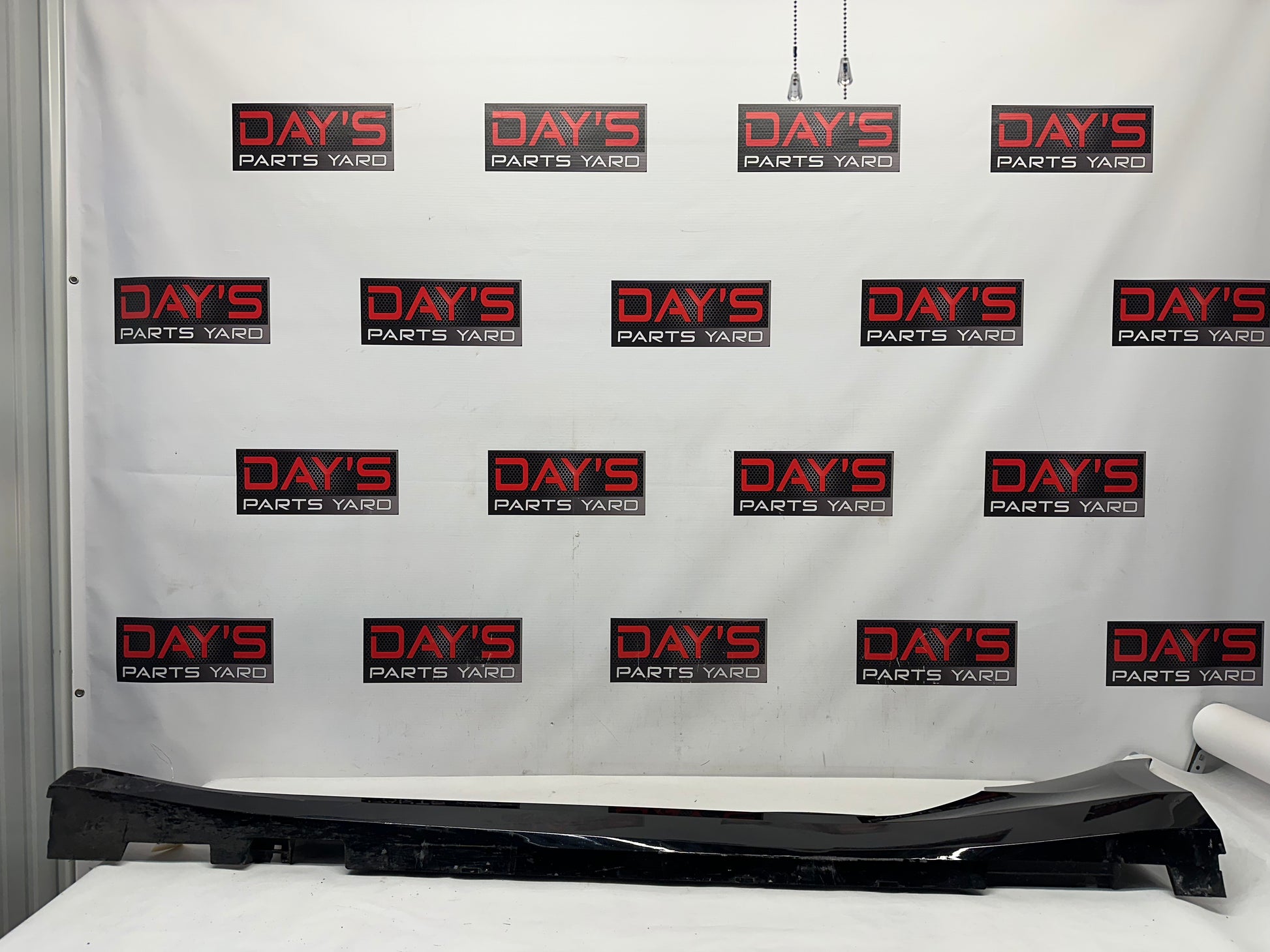 2017 Chevy Camaro SS LH Driver Rocker Molding OEM - Day's Parts Yard