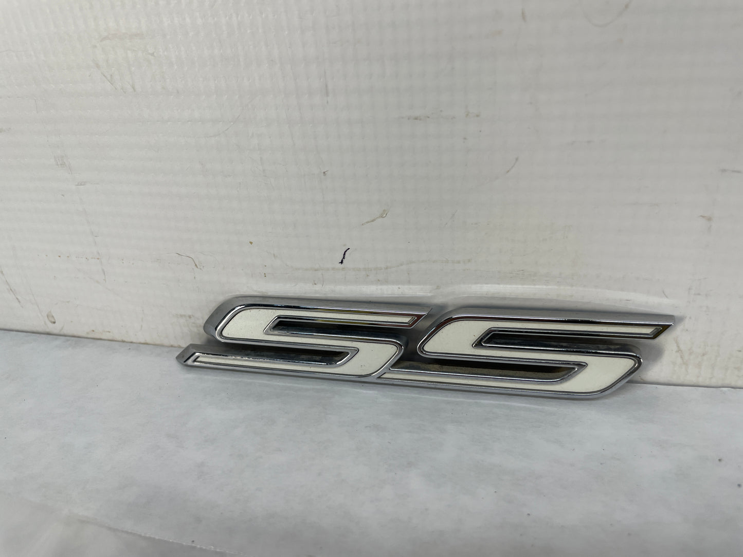 2015 Chevy SS Sedan Trunk Deck Lid SS Emblem OEM