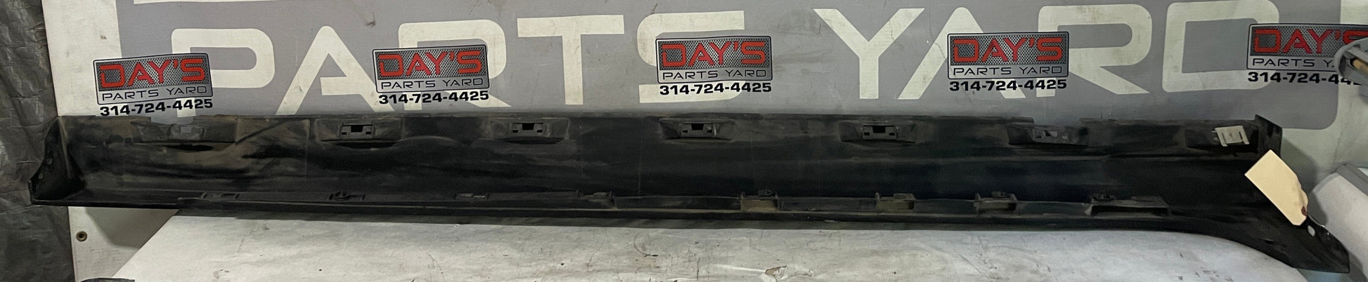 2009 Pontiac G8 LH Driver Rocker Molding Panel OEM - Day's Parts Yard