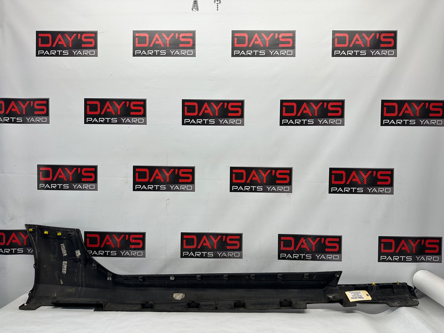 2017 Chevy Camaro SS LH Driver Rocker Molding OEM - Day's Parts Yard