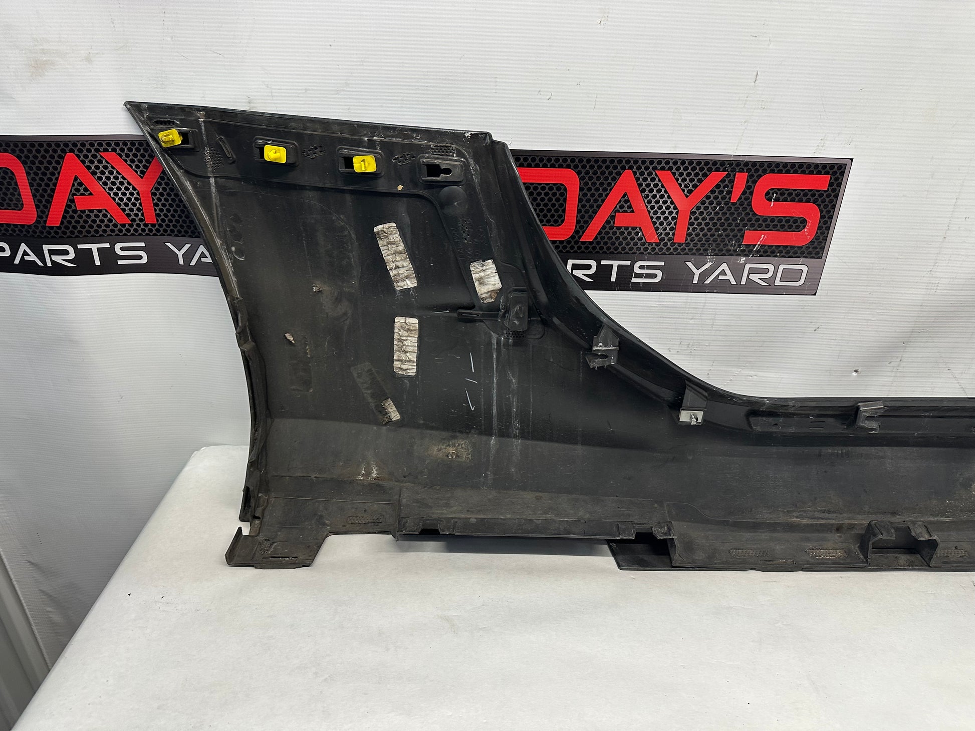 2017 Chevy Camaro SS LH Driver Rocker Molding OEM - Day's Parts Yard