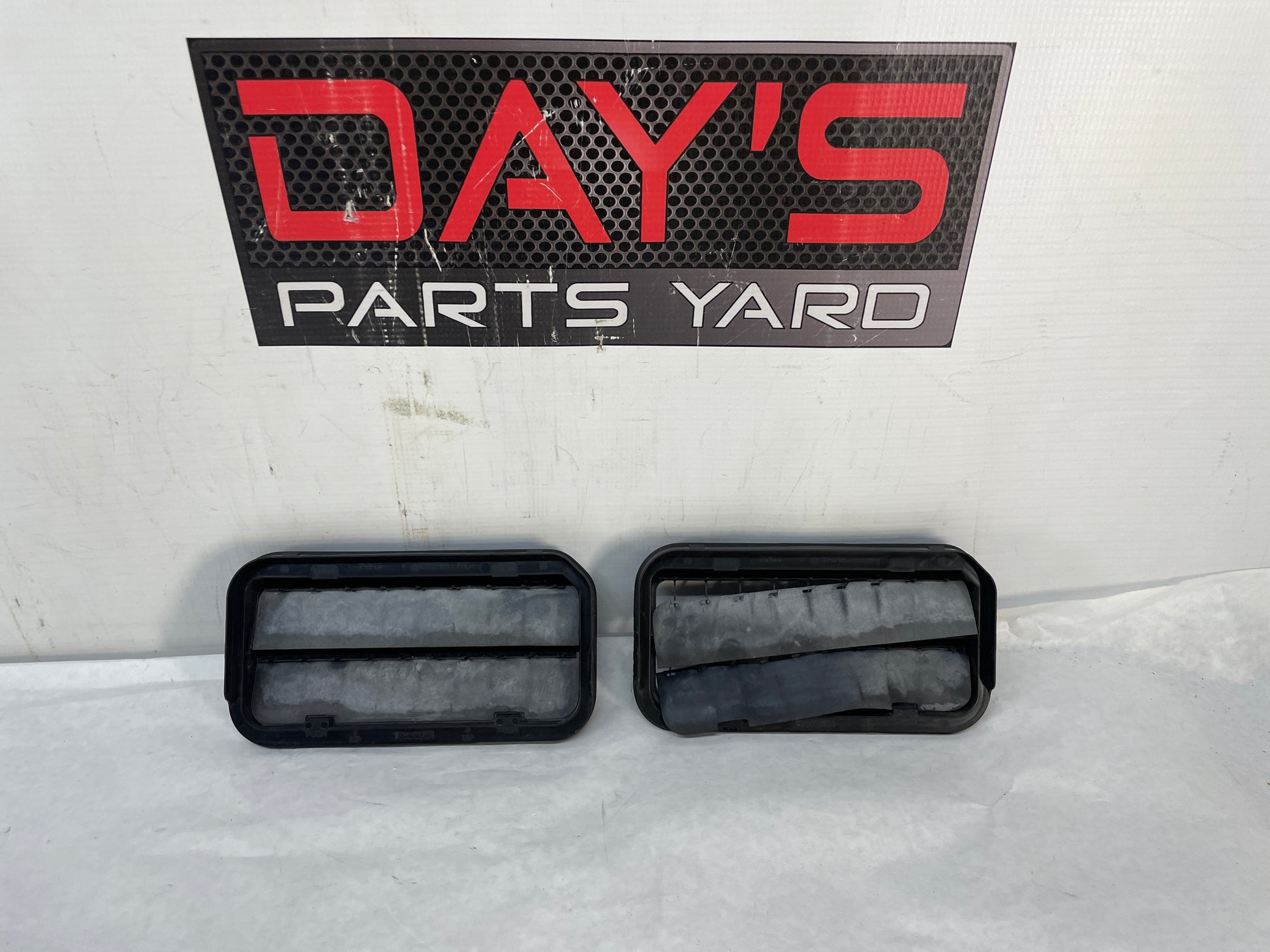 2017 Chevy SS Sedan RH & LH Rear Quarter Air Pressure Vent Grill OEM - Day's Parts Yard