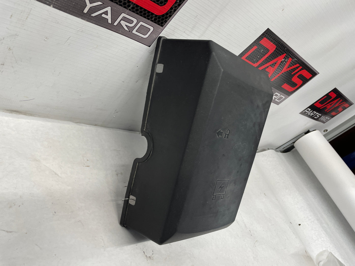2013 GMC Sierra C1500 SLE Engine Fuse Box Cover Panel OEM - Day's Parts Yard