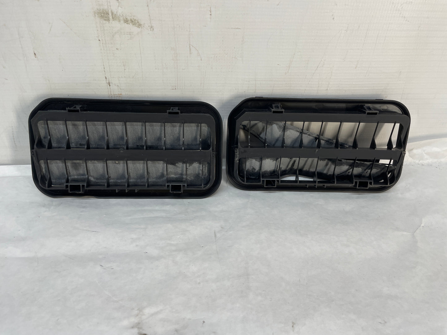 2017 Chevy SS Sedan RH & LH Rear Quarter Air Pressure Vent Grill OEM - Day's Parts Yard