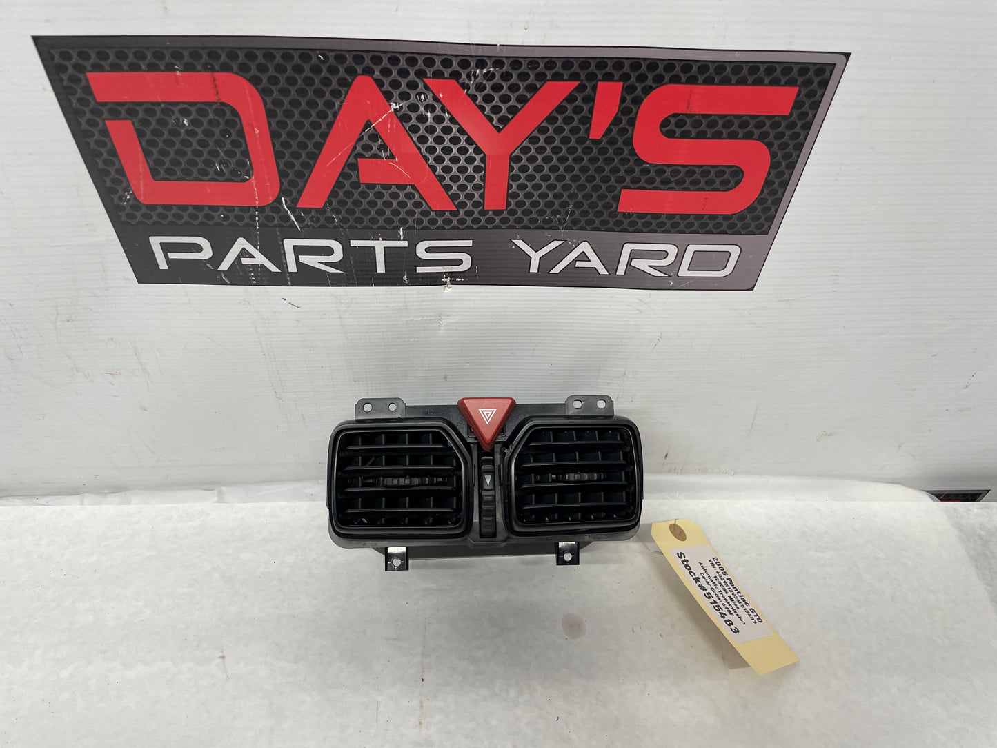 2006 Pontiac GTO Center Dash HVAC Vent w/ Hazard Button OEM - Day's Parts Yard