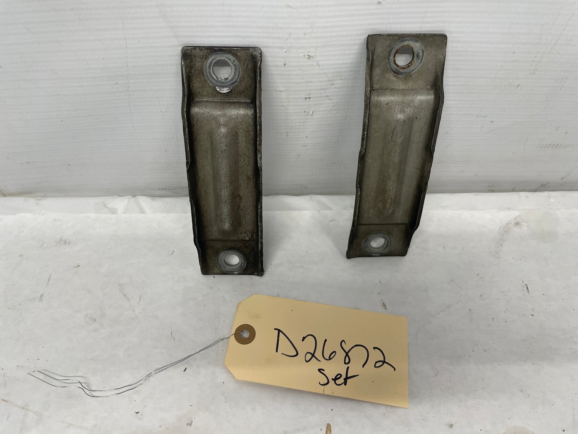 2008 Chevy Corvette RH & LH Front Mono Leaf Brackets OEM - Day's Parts Yard