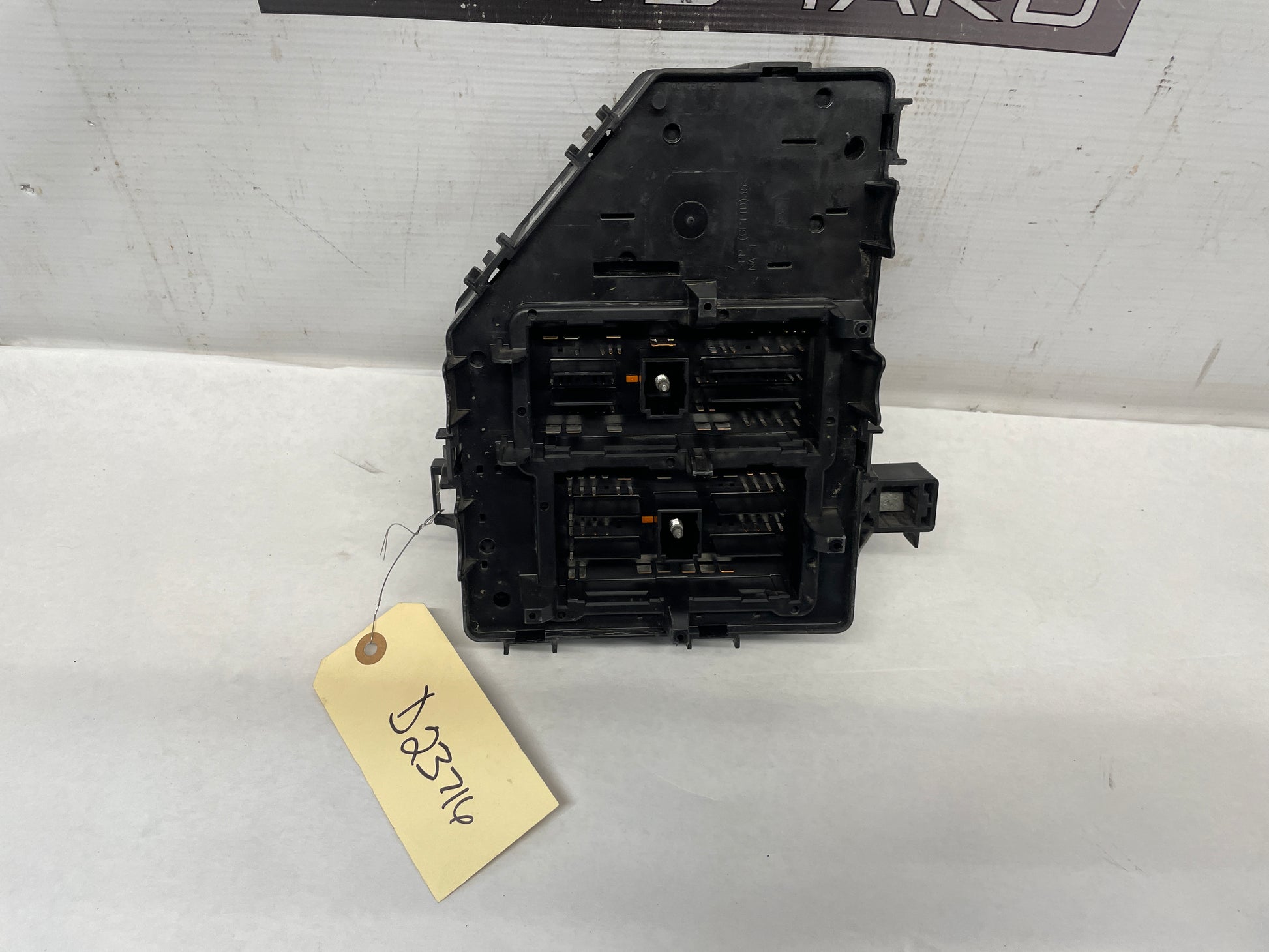 2013 Chevy Caprice Engine Bay Fuse Relay Junction Box Block OEM - Day's Parts Yard
