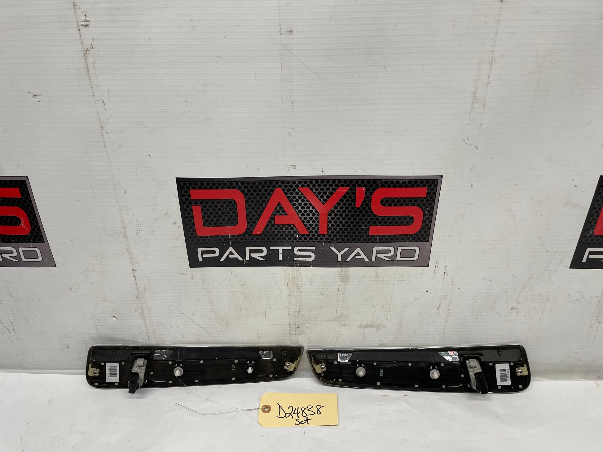2016 Chevy SS Sedan RH & LH Fender Marker Lights Tail Lamp OEM - Day's Parts Yard