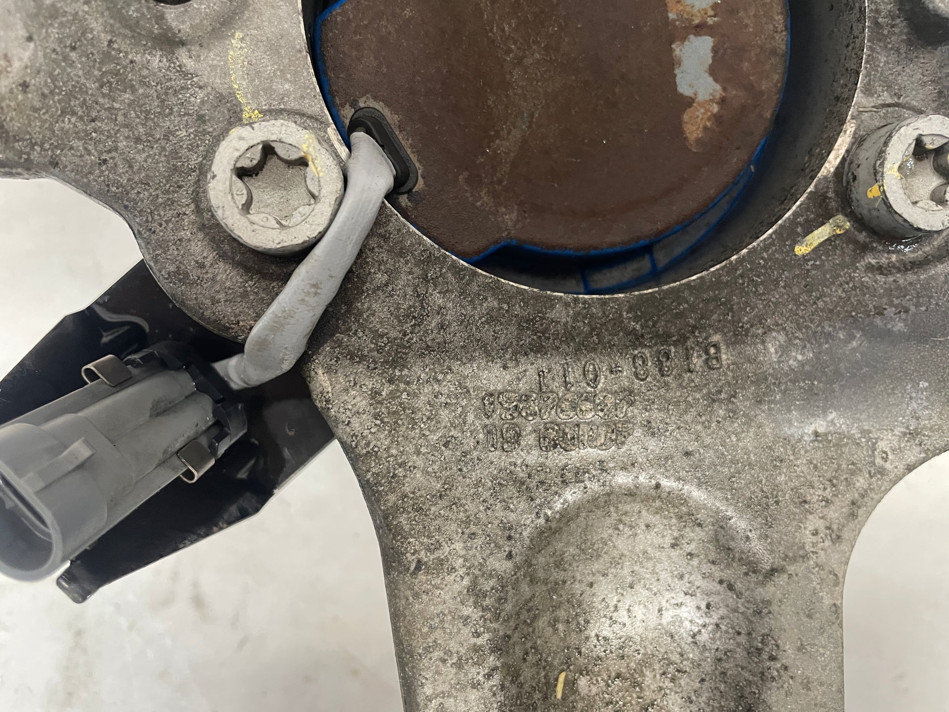 2008 Chevy Corvette LH Driver Front Suspension Spindle Knuckle Hub OEM - Day's Parts Yard