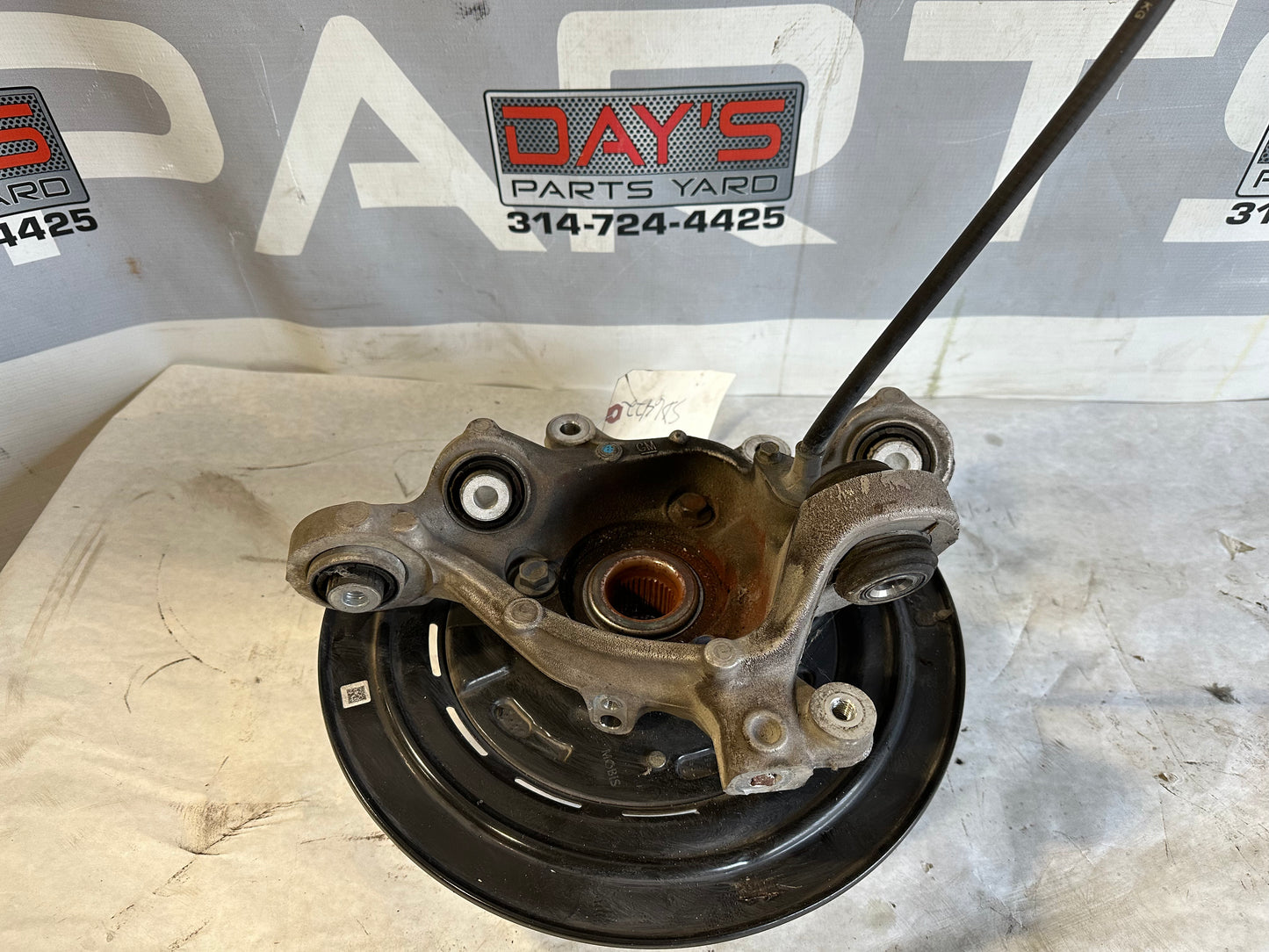 2017 Chevy Camaro ZL1 Rear RH Passenger Spindle Knuckle Hub OEM - Day's Parts Yard