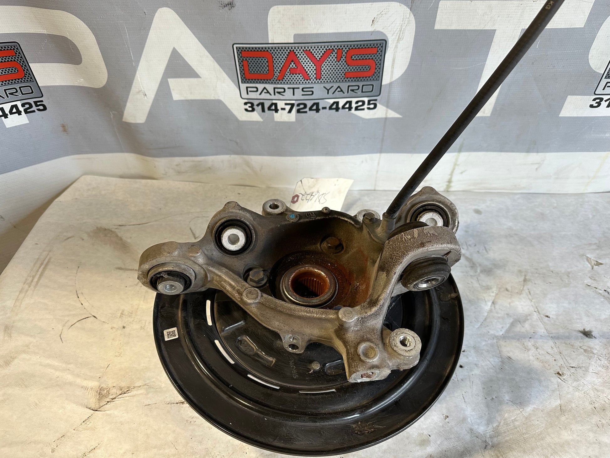 2017 Chevy Camaro ZL1 Rear RH Passenger Spindle Knuckle Hub OEM - Day's Parts Yard