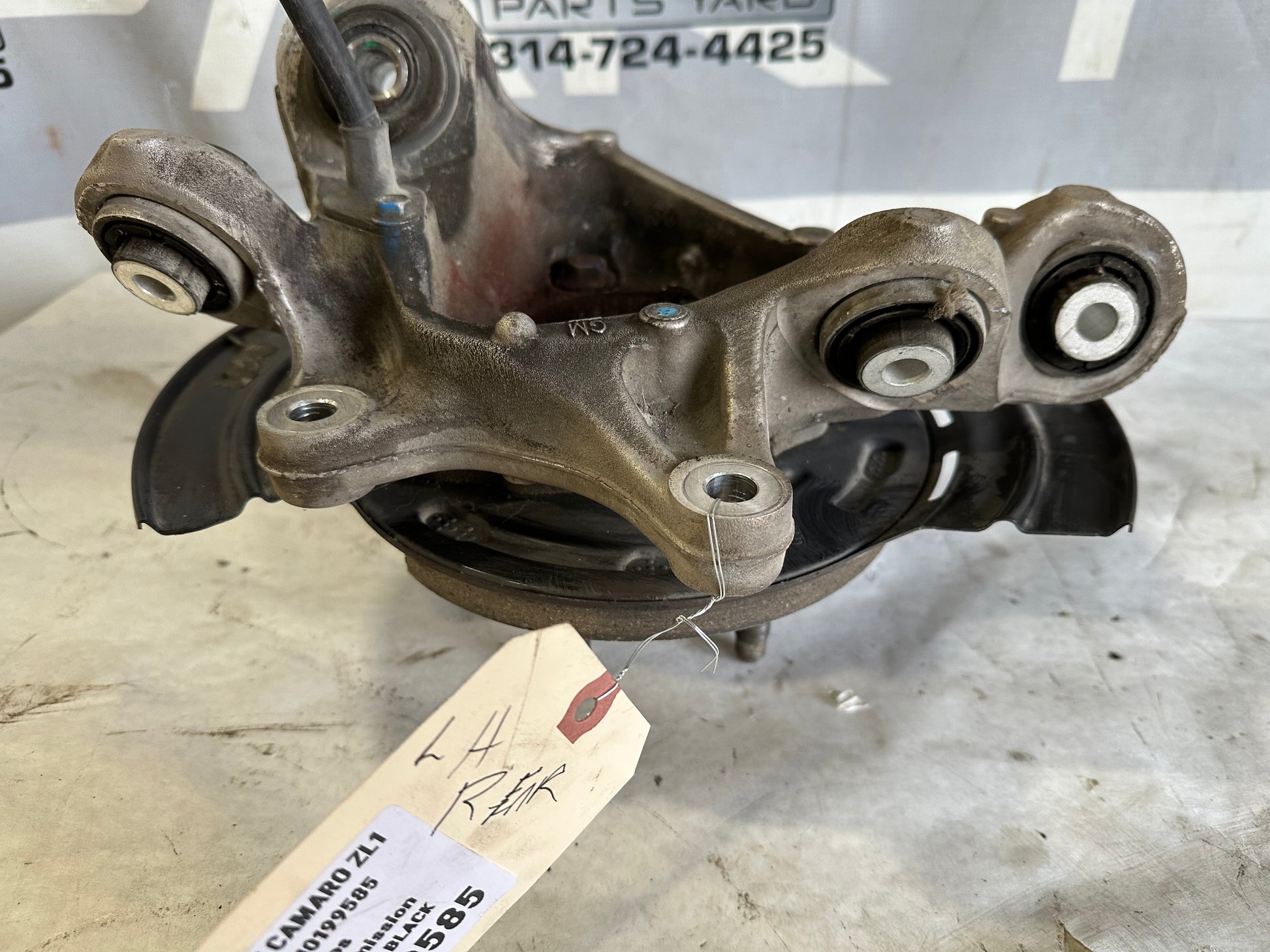 2017 Chevy Camaro ZL1 Rear RH Passenger Spindle Knuckle Hub OEM - Day's Parts Yard