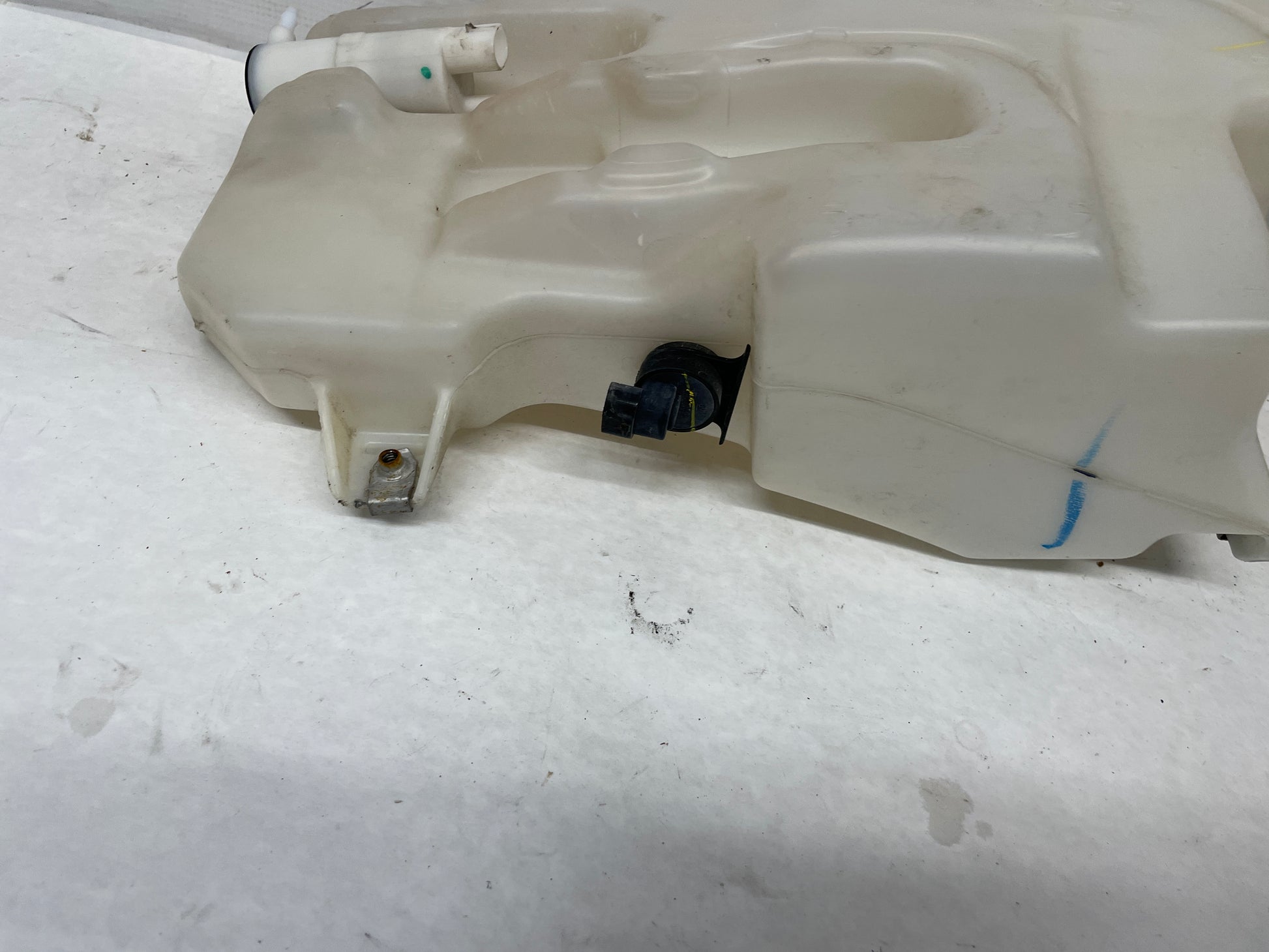 2013 GMC Sierra C1500 SLE Windshield Washer Bottle Reservoir W Motor OEM - Day's Parts Yard