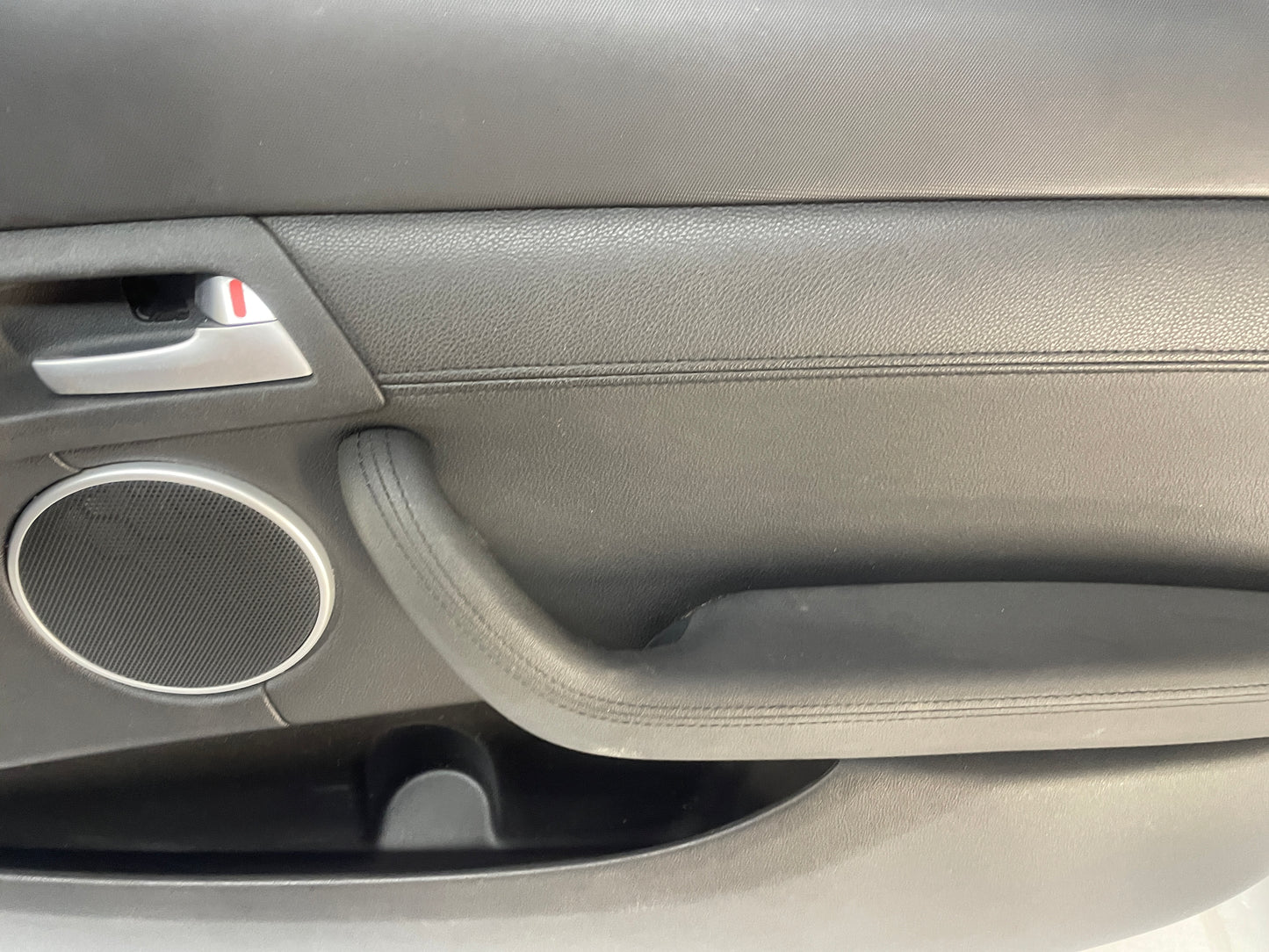 2009 Pontiac G8 RH Passenger Front Interior Door Panel Trim OEM