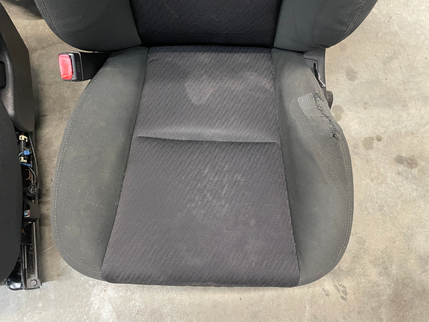 2015 Chevy Silverado K1500 Seats RH & LH Front Black Cloth OEM LOCAL PICK UP - Day's Parts Yard