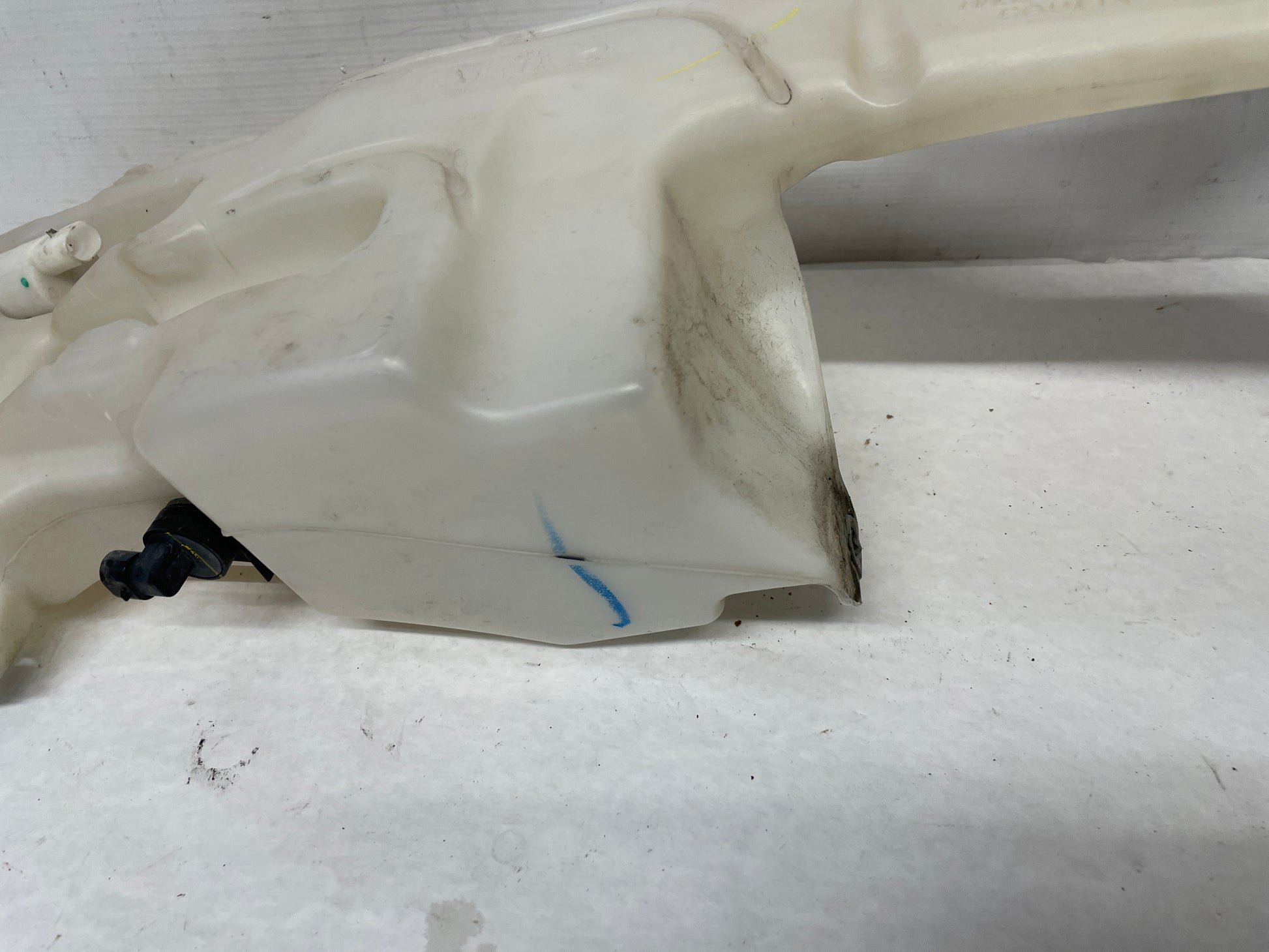 2013 GMC Sierra C1500 SLE Windshield Washer Bottle Reservoir W Motor OEM - Day's Parts Yard