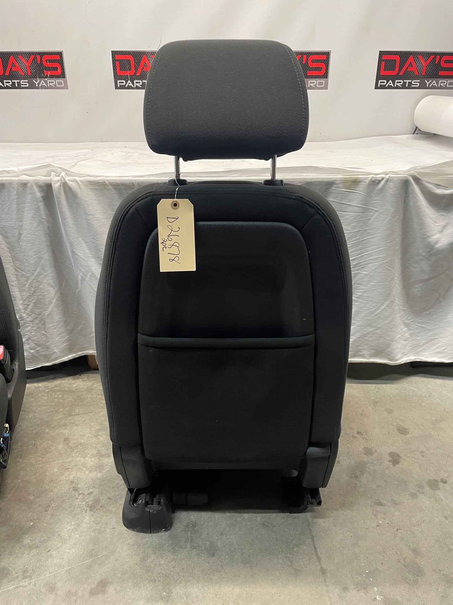 2015 Chevy Silverado K1500 Seats RH & LH Front Black Cloth OEM LOCAL PICK UP - Day's Parts Yard