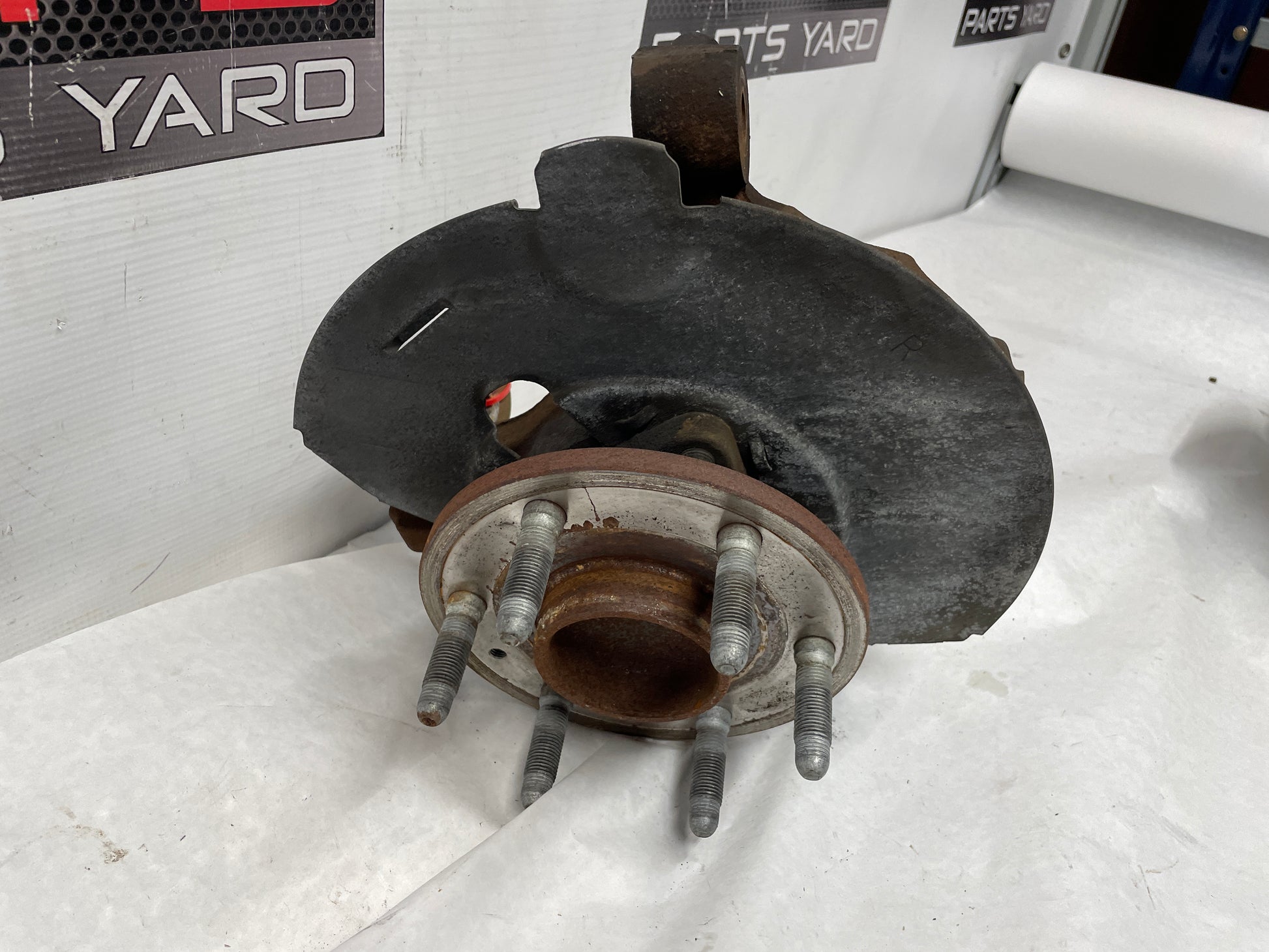 2013 GMC Sierra C1500 SLE RH Passenger Front Spindle Knuckle Hub OEM - Day's Parts Yard