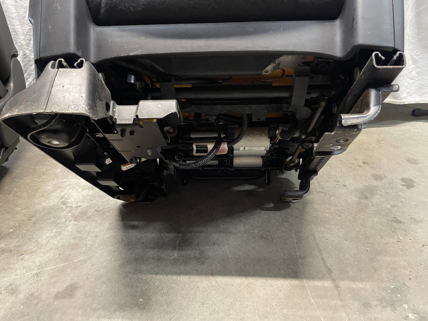 2015 Chevy Silverado K1500 Seats RH & LH Front Black Cloth OEM LOCAL PICK UP - Day's Parts Yard