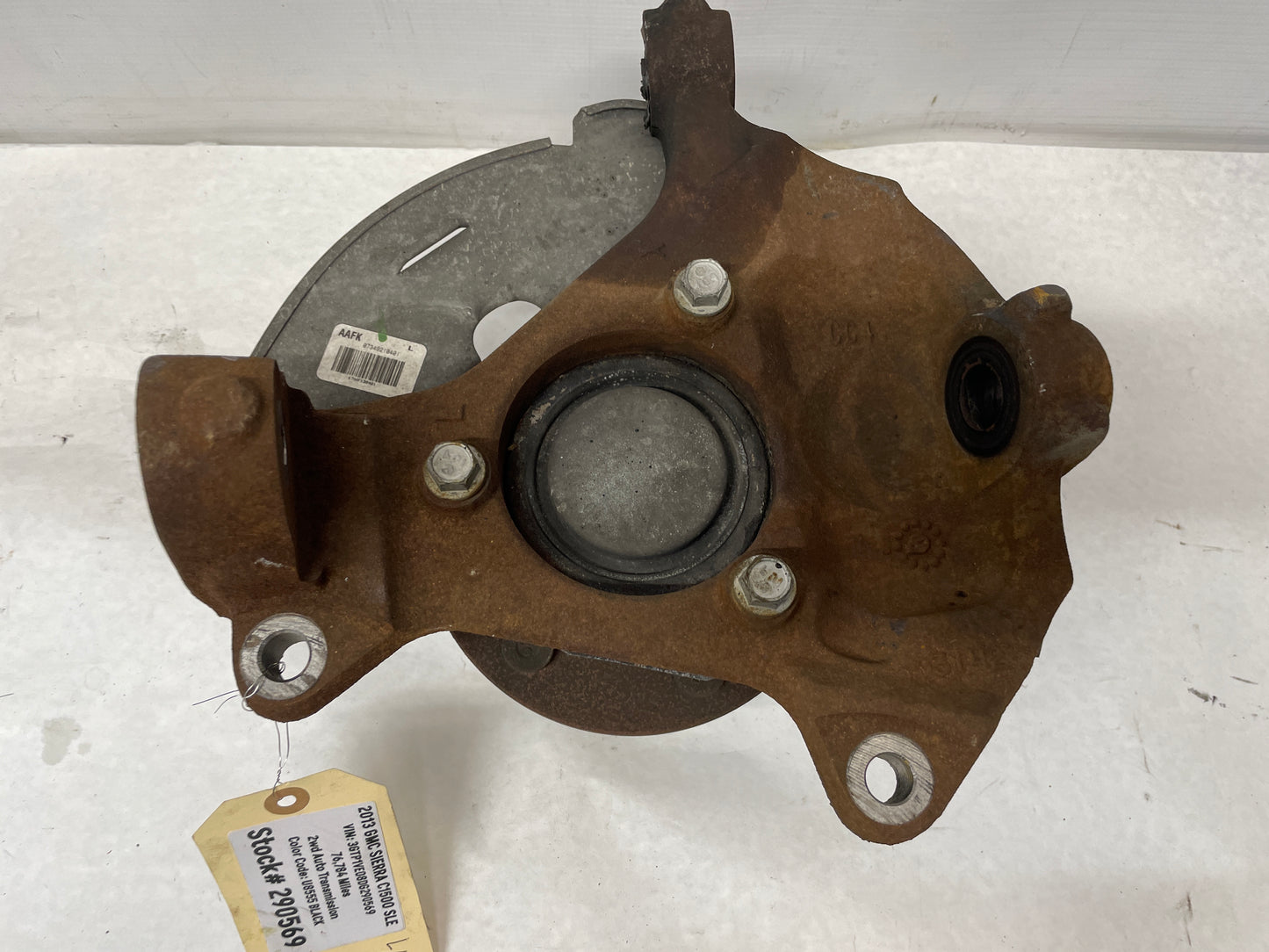 2013 GMC Sierra C1500 SLE LH Driver Front Spindle Knuckle Hub OEM - Day's Parts Yard
