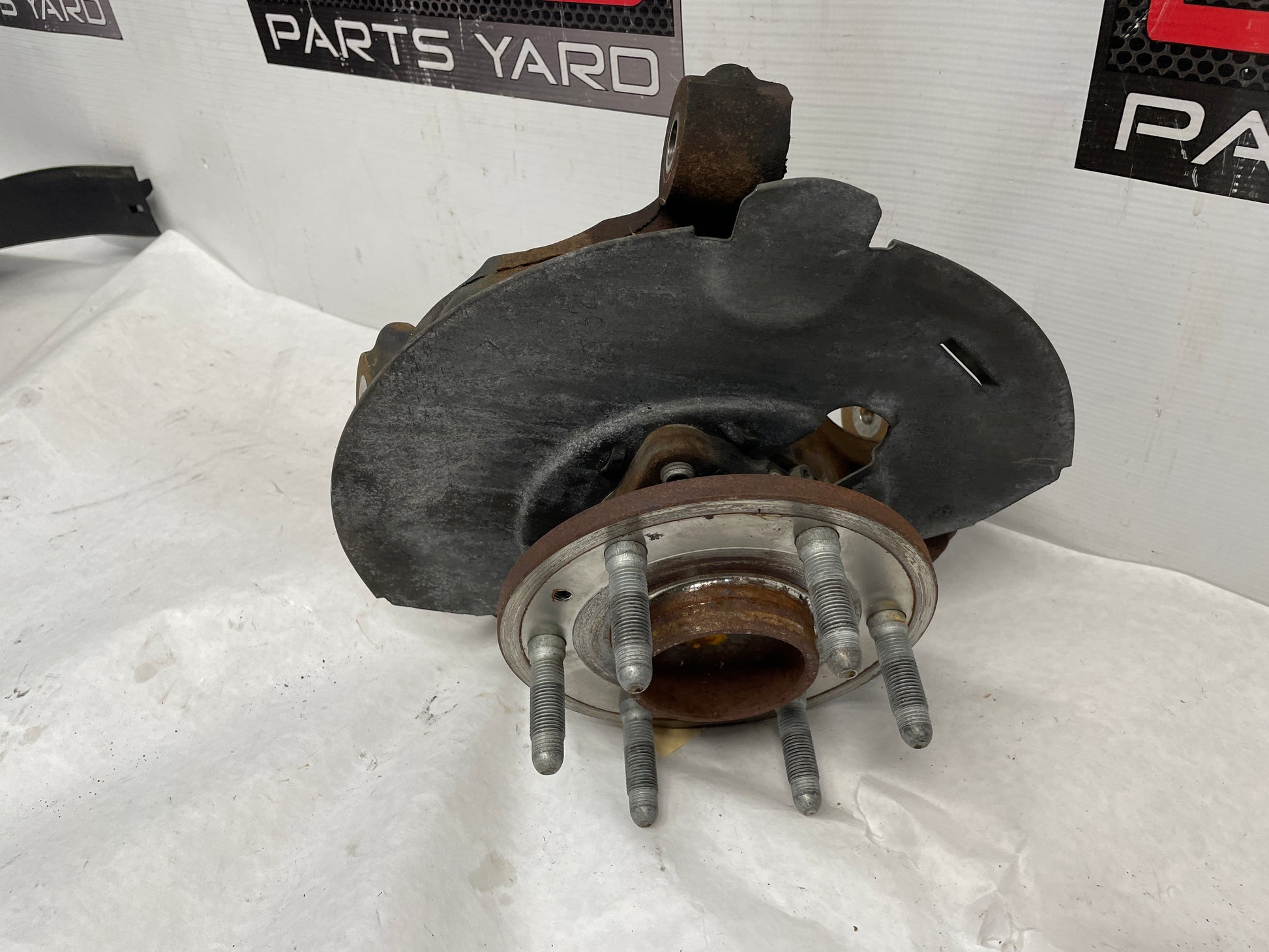 2013 GMC Sierra C1500 SLE LH Driver Front Spindle Knuckle Hub OEM - Day's Parts Yard