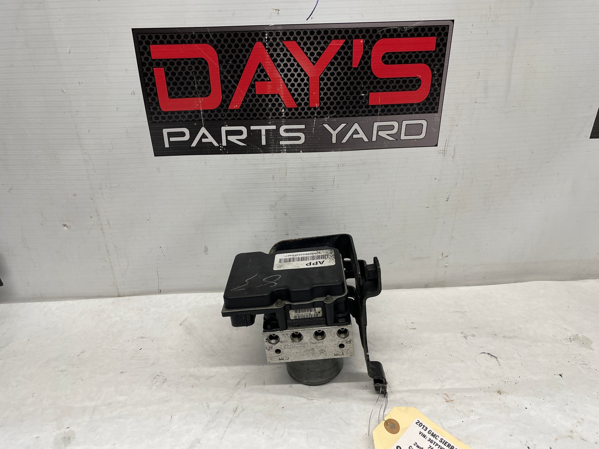2013 GMC Sierra C1500 SLE ABS Pump Control  Module OEM - Day's Parts Yard