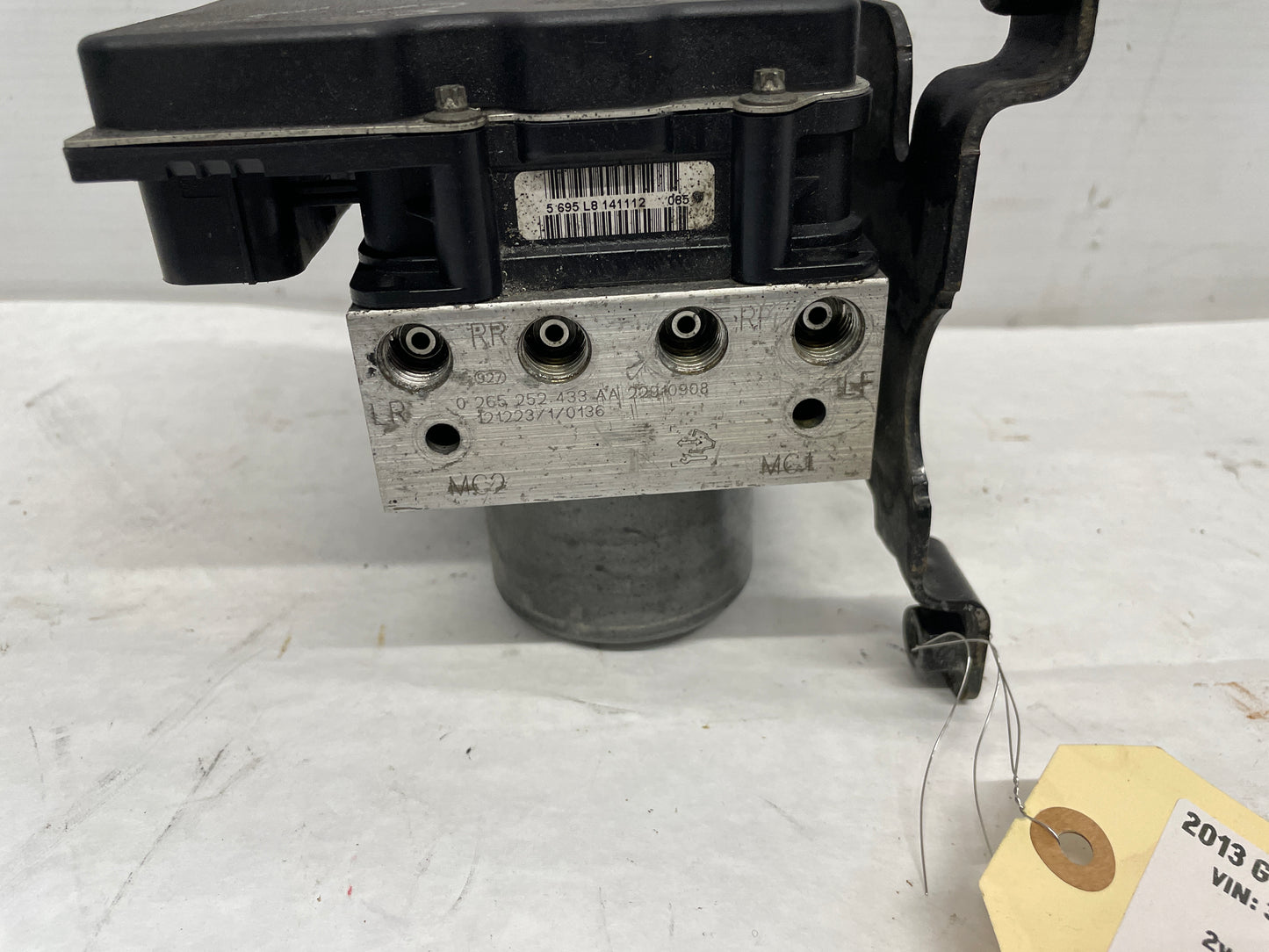 2013 GMC Sierra C1500 SLE ABS Pump Control  Module OEM - Day's Parts Yard