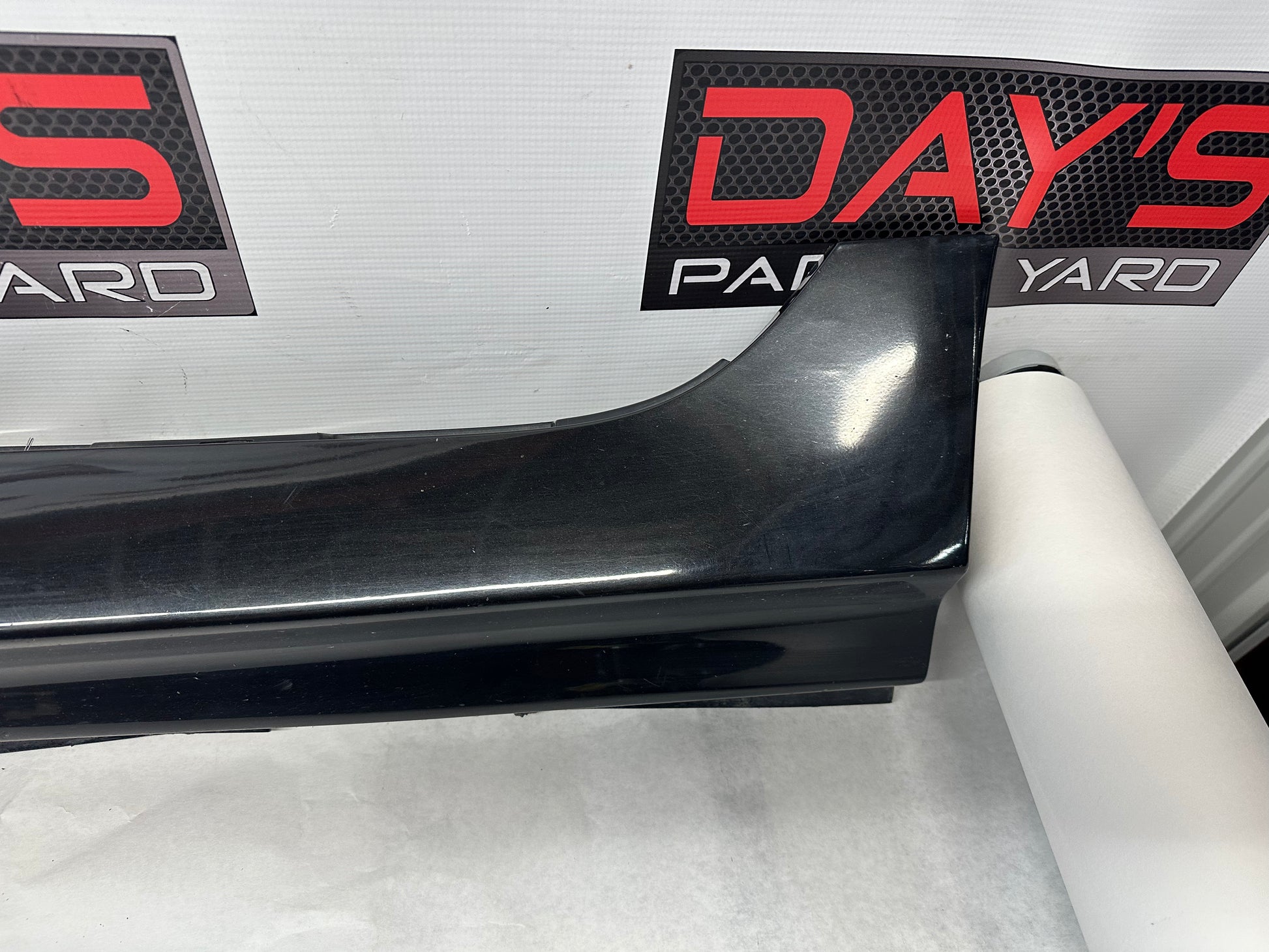 2009 Pontiac G8 GT LH Driver Rocker Molding Side Skirt Panel Trim OEM - Day's Parts Yard