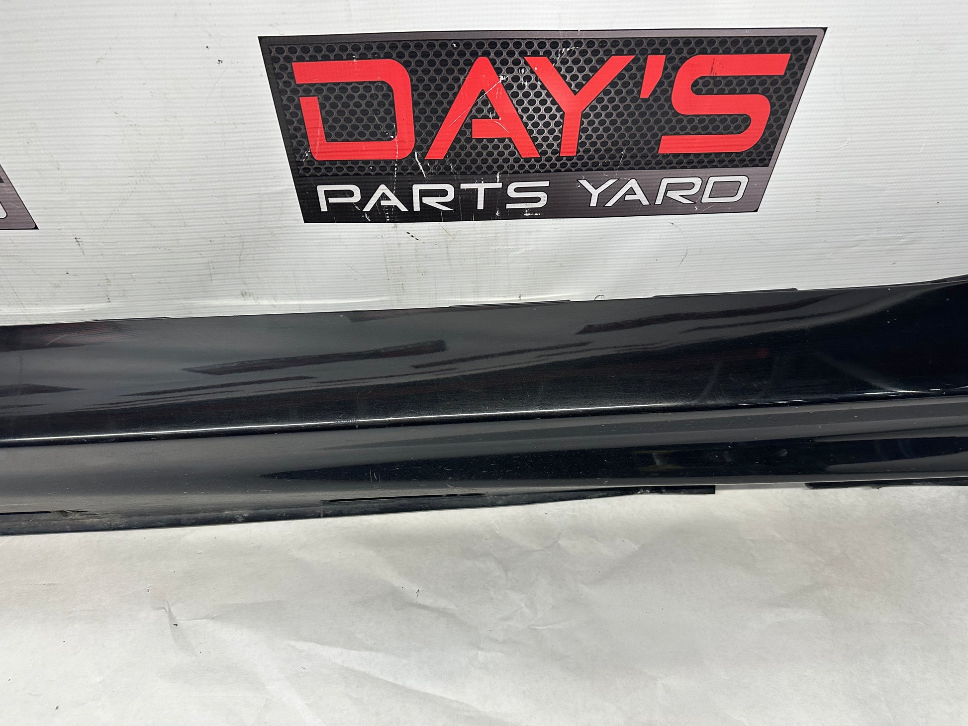 2009 Pontiac G8 GT LH Driver Rocker Molding Side Skirt Panel Trim OEM - Day's Parts Yard