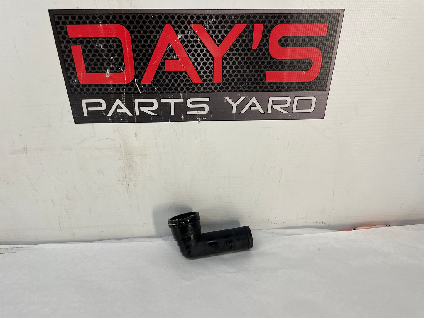 2009 Pontiac G8 GT Radiator Elbow Fitting Outlet Pipe OEM