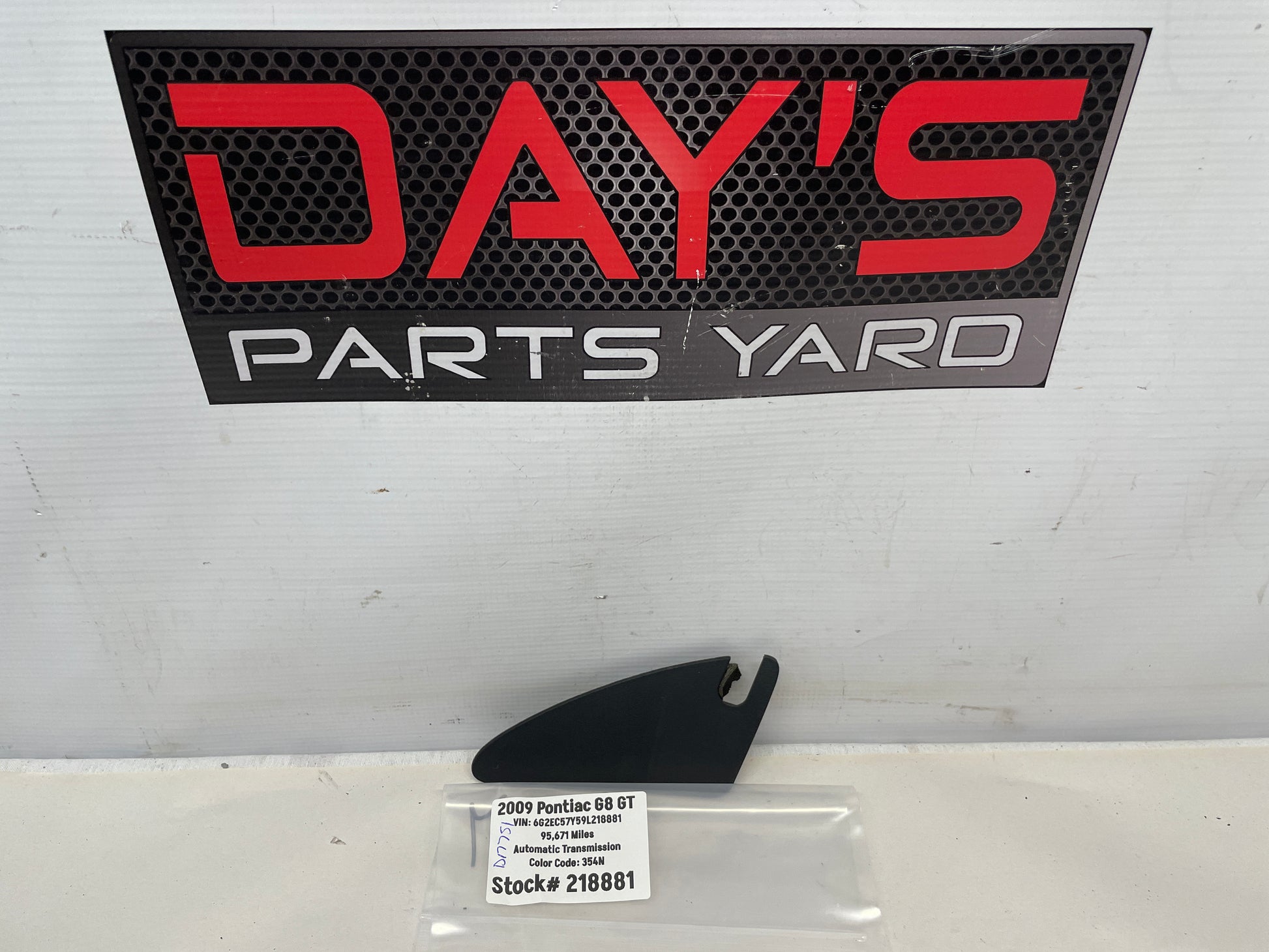 2009 Pontiac G8 GT LH Driver Interior Mirror Bolt Cover OEM - Day's Parts Yard