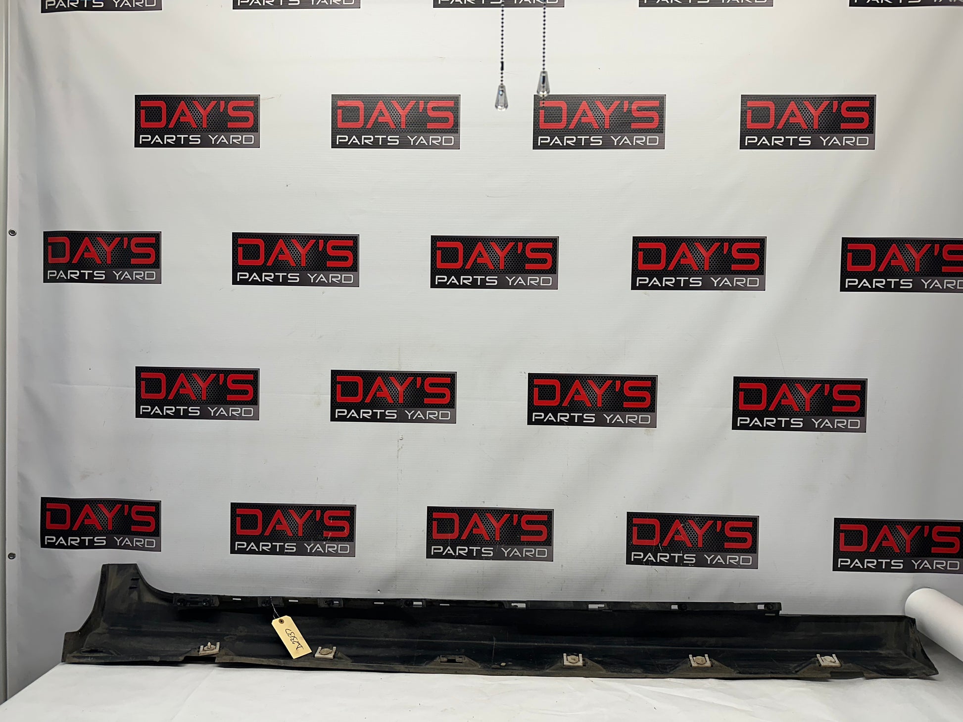 2009 Pontiac G8 GT LH Driver Rocker Molding Side Skirt Panel Trim OEM - Day's Parts Yard