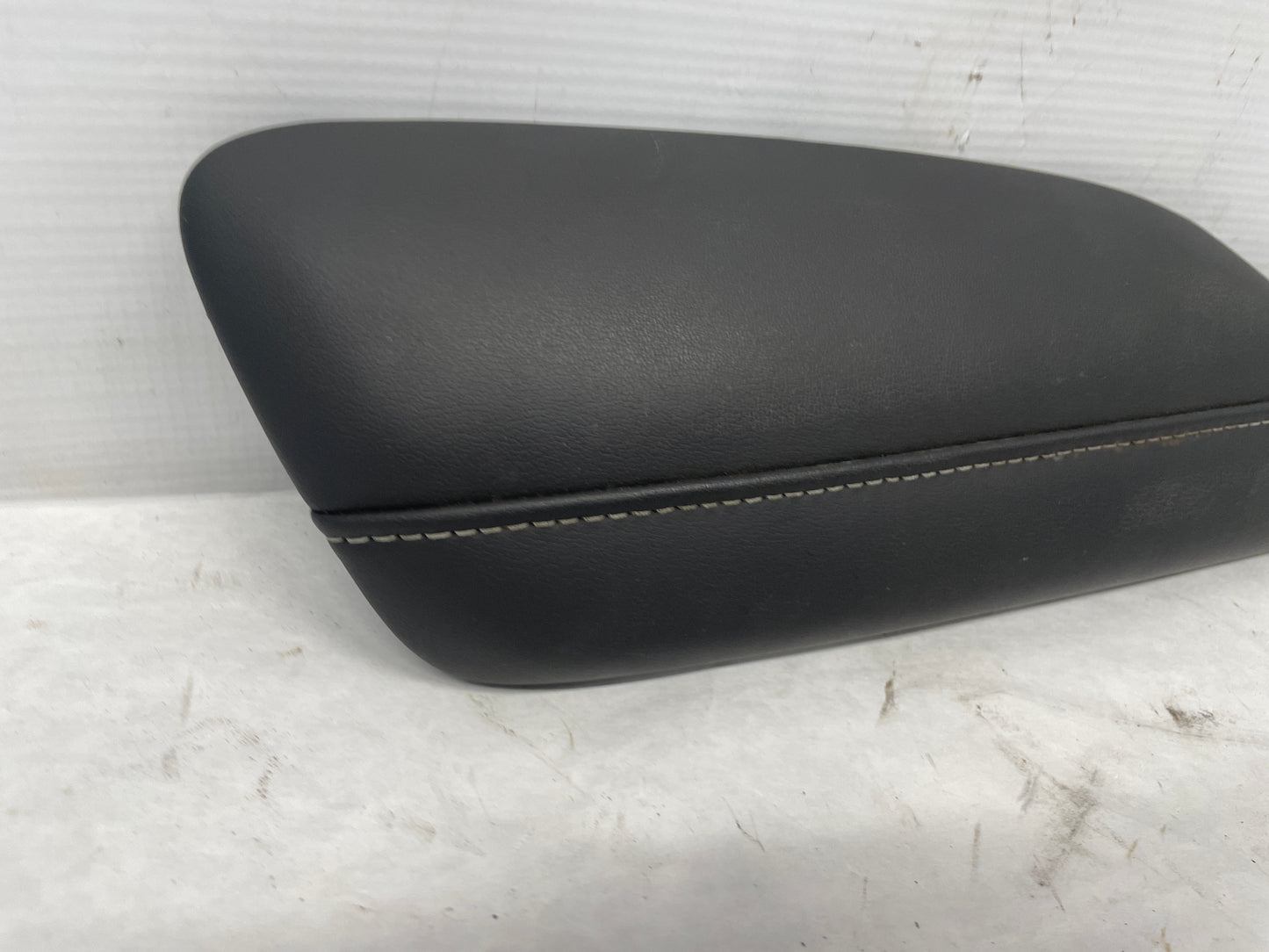 2021 Chevy Camaro 1LE RH Passenger Center Console Knee Pad Gray Stitching OEM