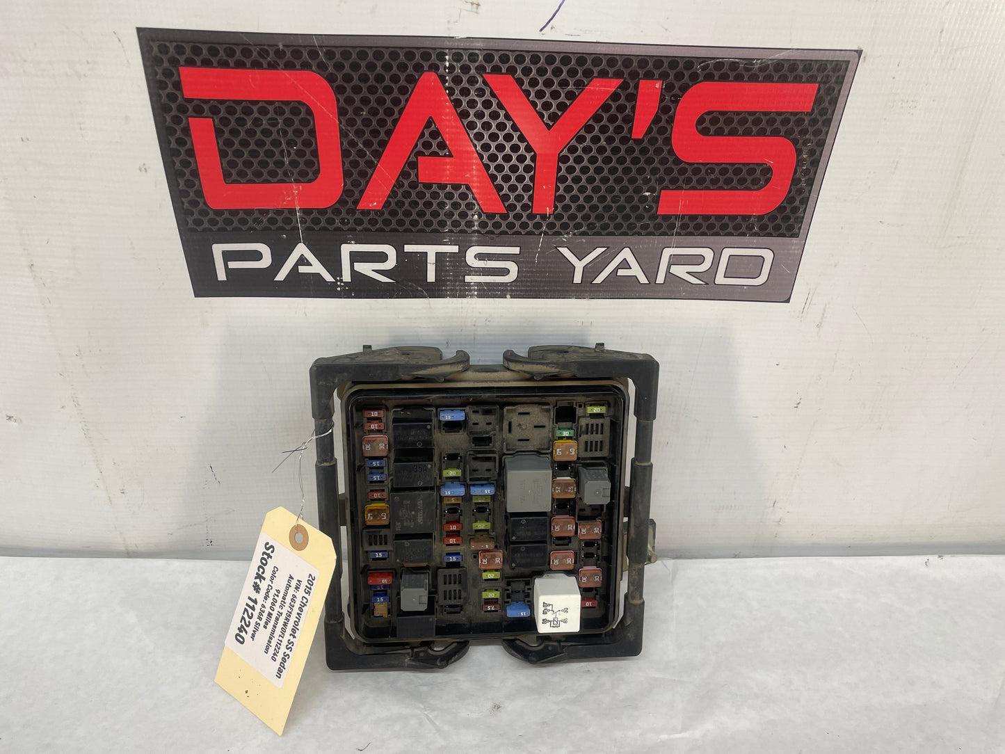 2015 Chevy SS Sedan Engine Bay Fuse Relay Wiring Wire Harness Junction Box Block OEM