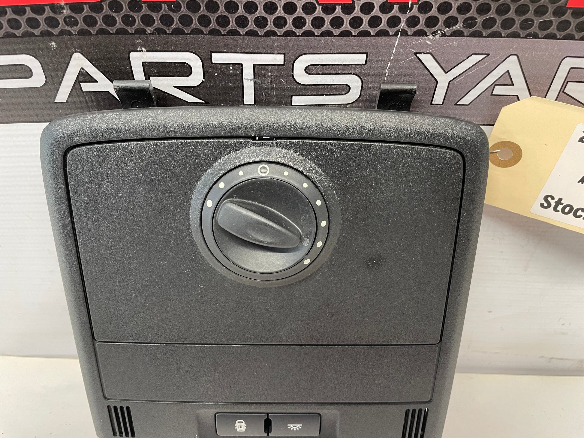2009 Pontiac G8 GT Over Head Console Dome Map Light OEM - Day's Parts Yard