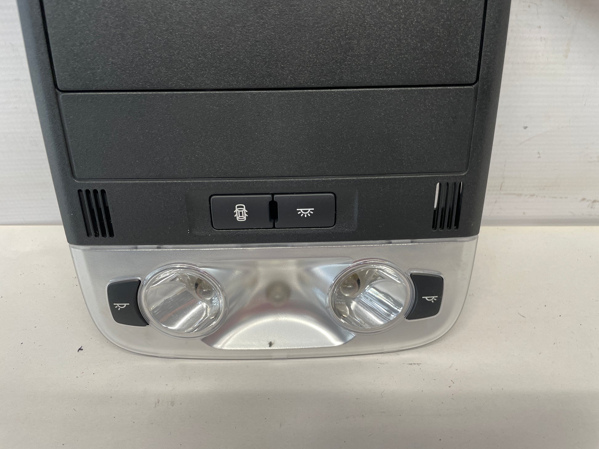 2009 Pontiac G8 GT Over Head Console Dome Map Light OEM - Day's Parts Yard