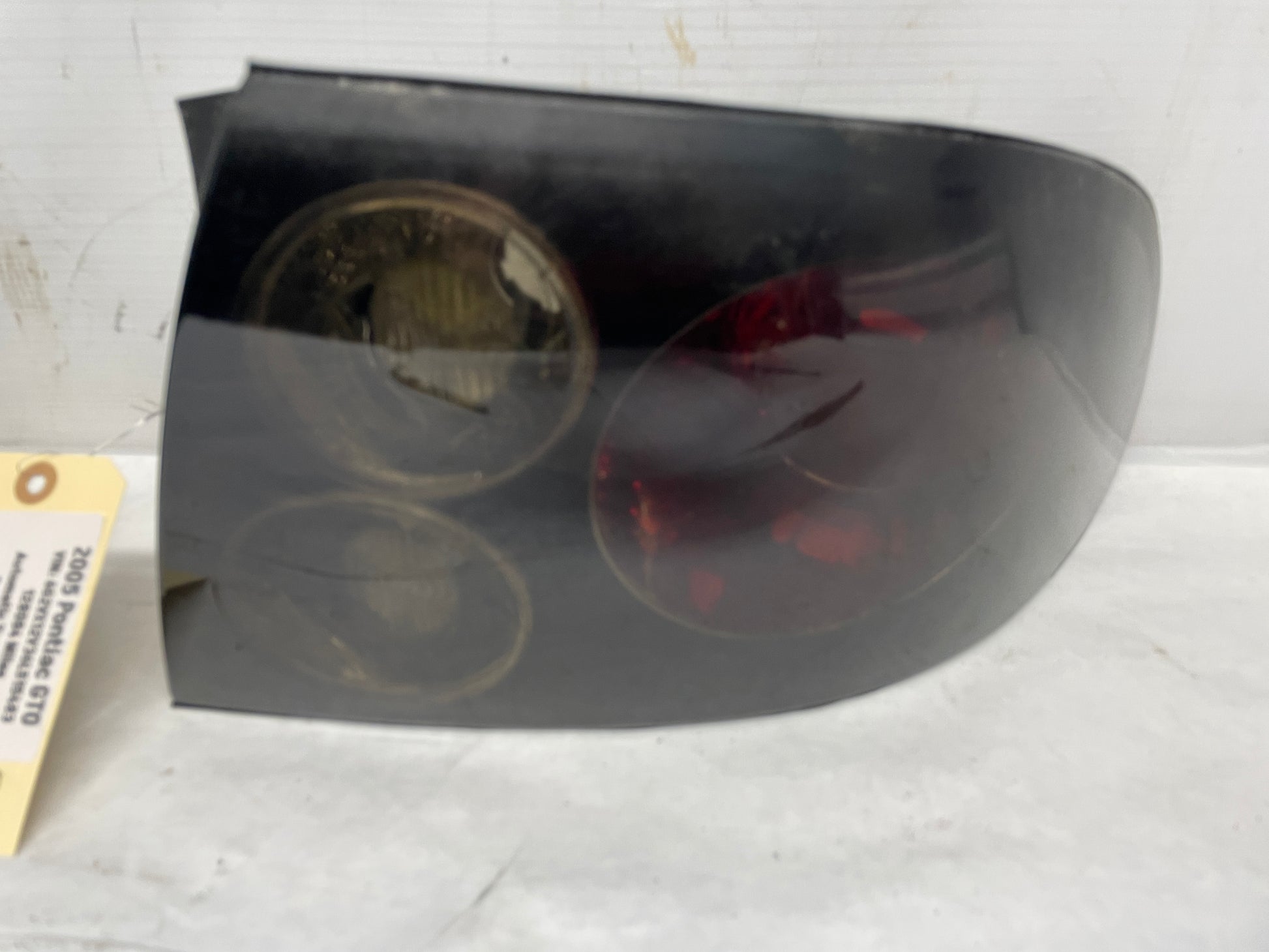 2006 Pontiac GTO RH & LH Tail Light Taillight Lamp OEM - Day's Parts Yard