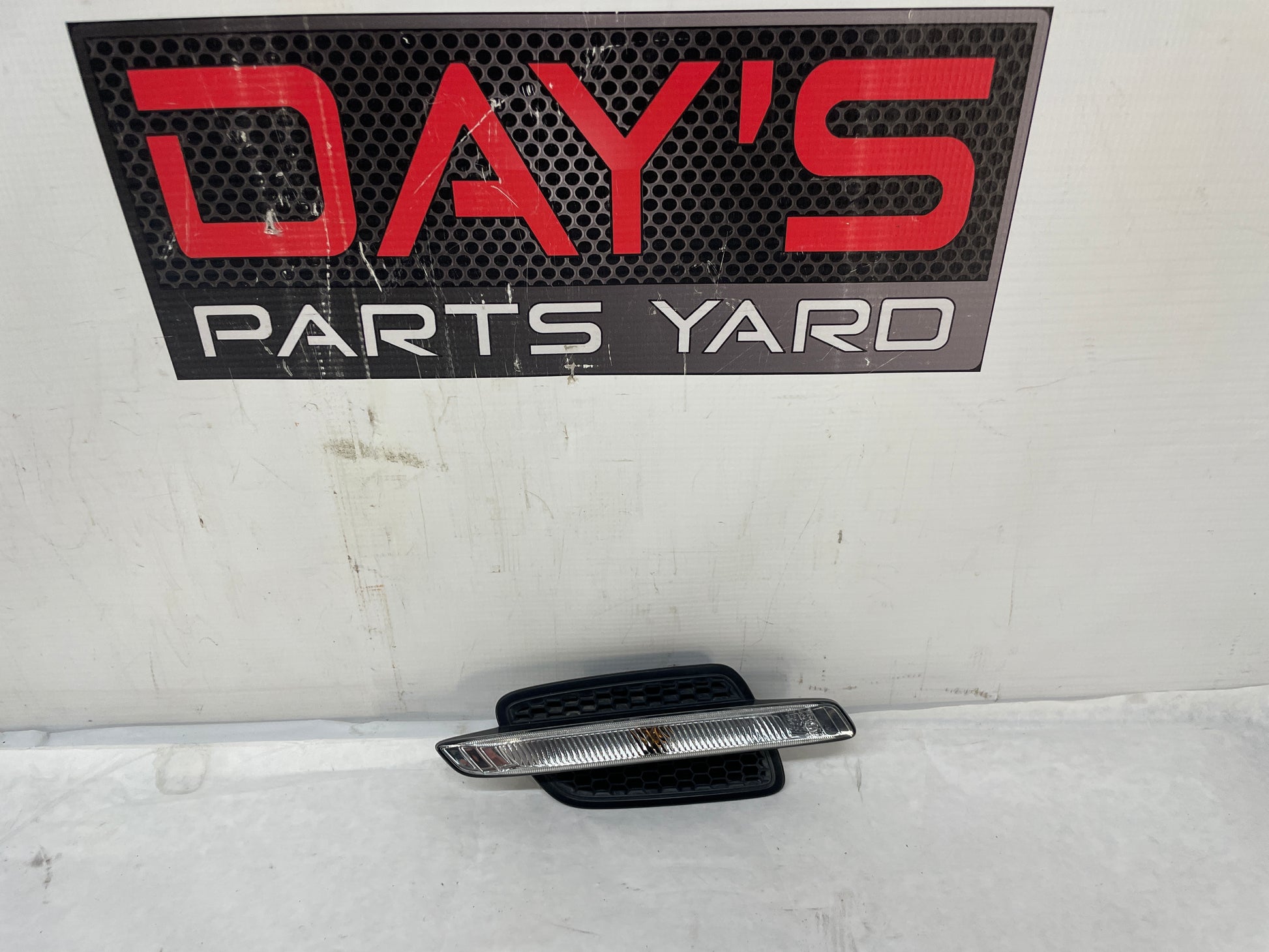 2009 Pontiac G8  Driver Fender Marker Repeater Light Lamp Grill OEM - Day's Parts Yard